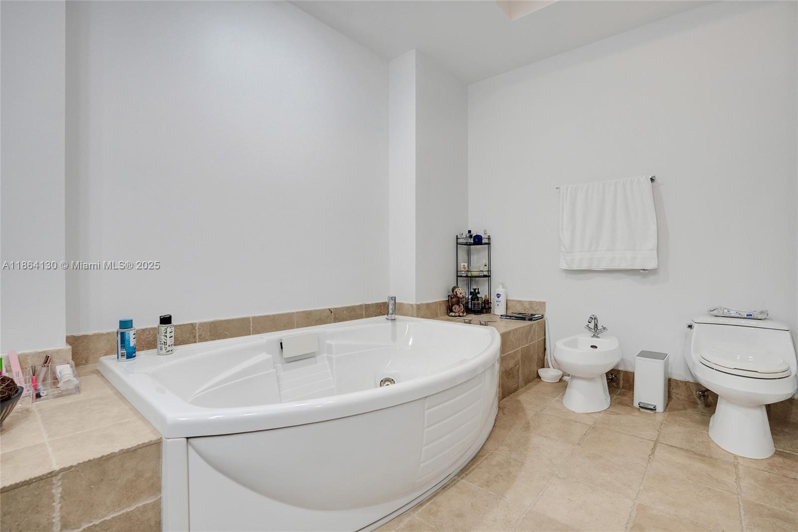 See details 3804 2 / 4 2174 sq. ft. $ 2025-08-22 0 Photo