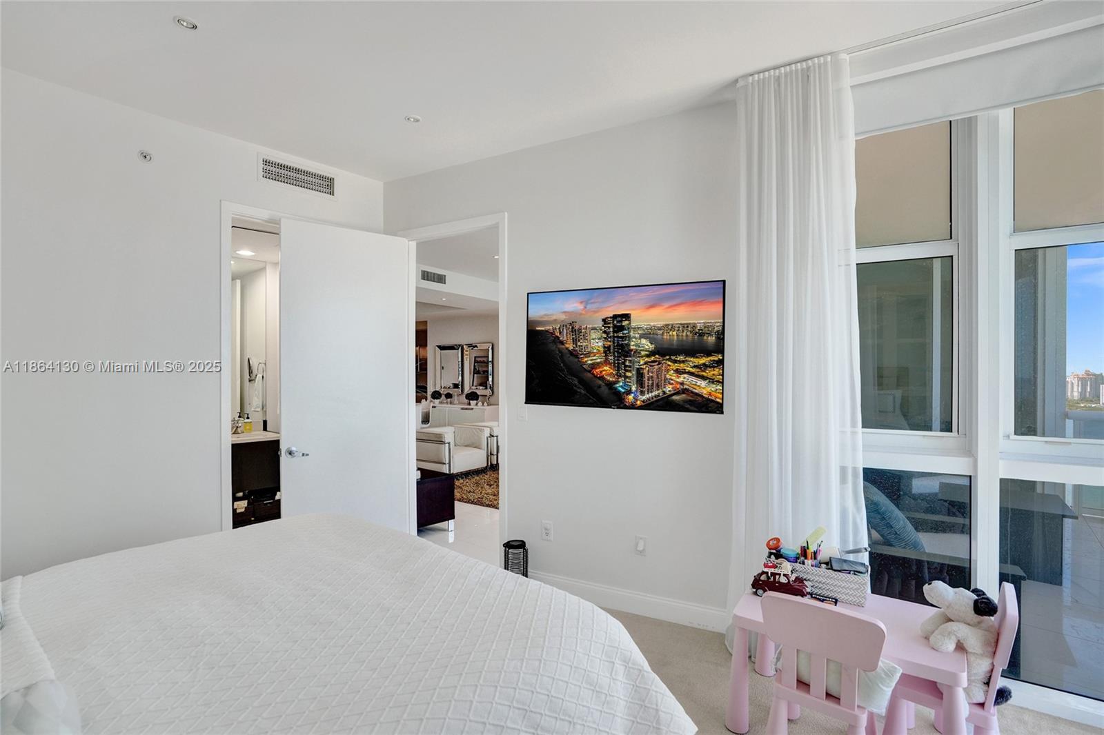 See details 3804 2 / 4 2174 sq. ft. $ 2025-08-22 0 Photo