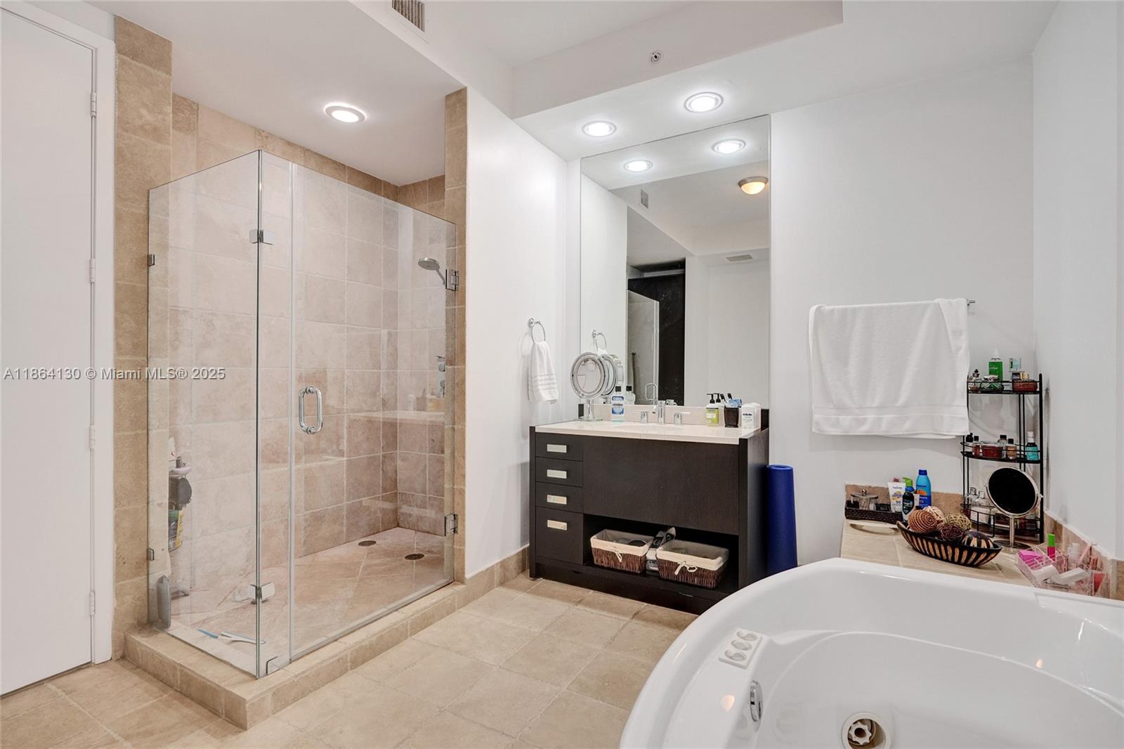 See details 3804 2 / 4 2174 sq. ft. $ 2025-08-22 0 Photo