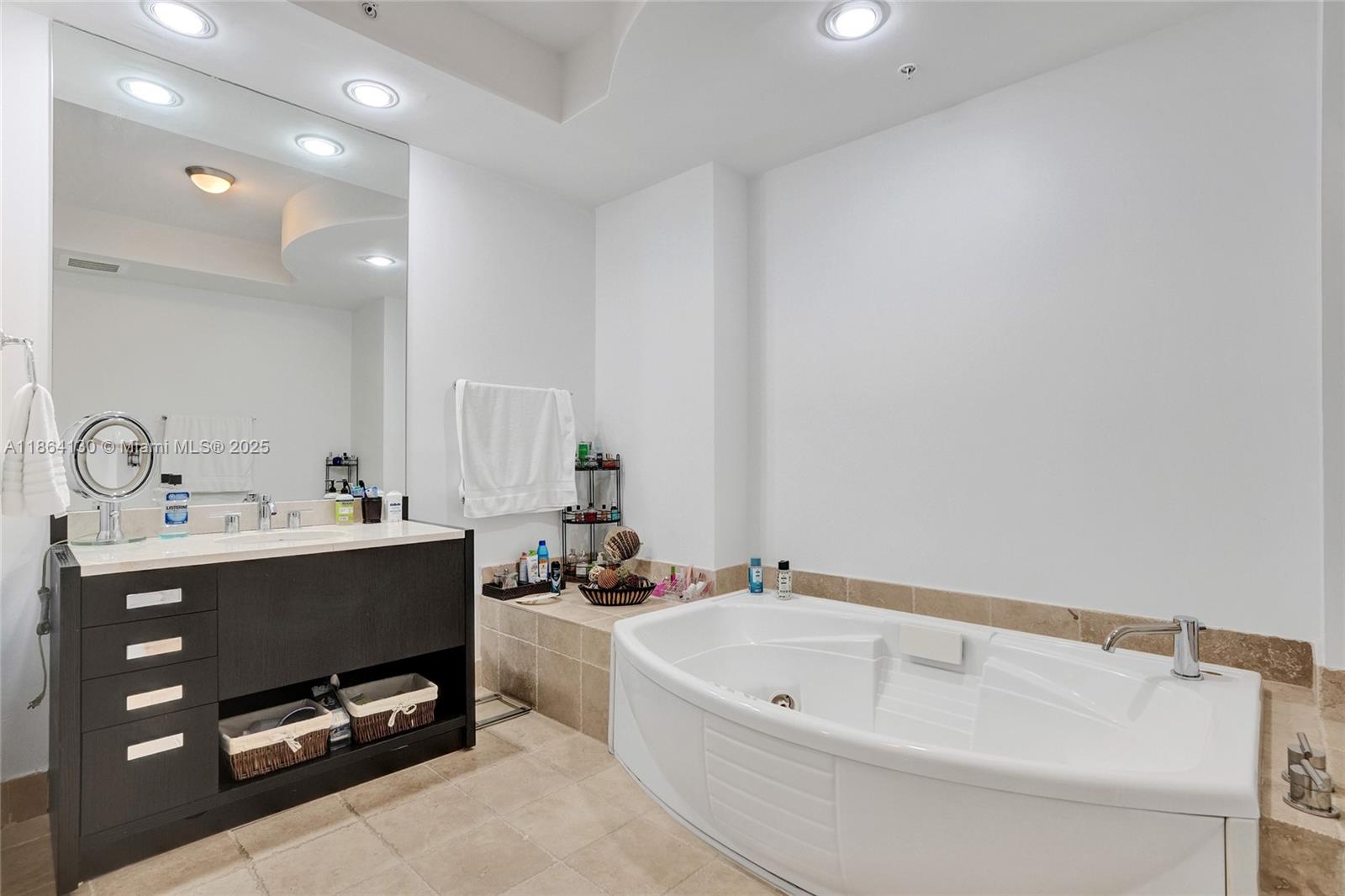 See details 3804 2 / 4 2174 sq. ft. $ 2025-08-22 0 Photo