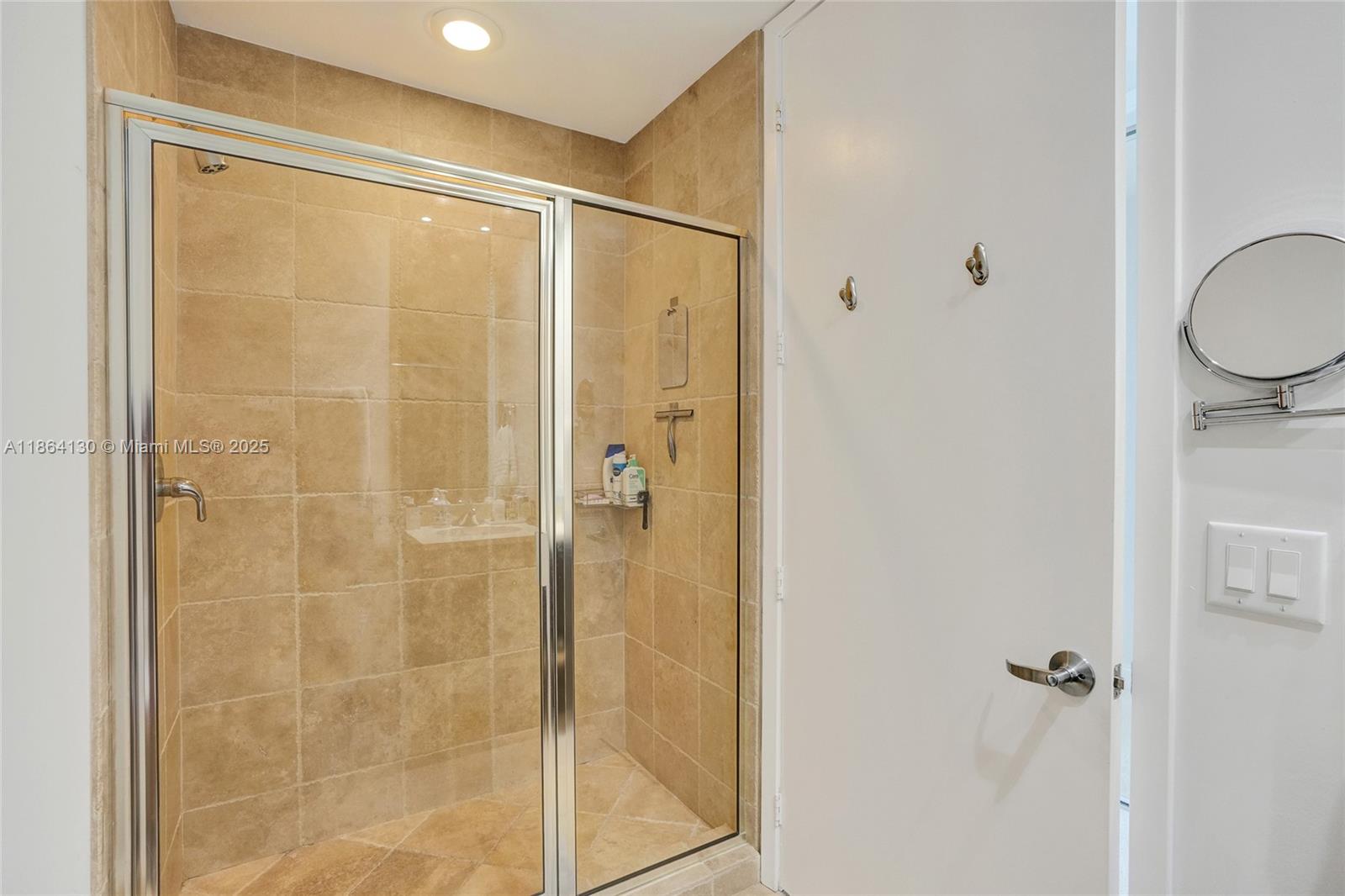 See details 3804 2 / 4 2174 sq. ft. $ 2025-08-22 0 Photo