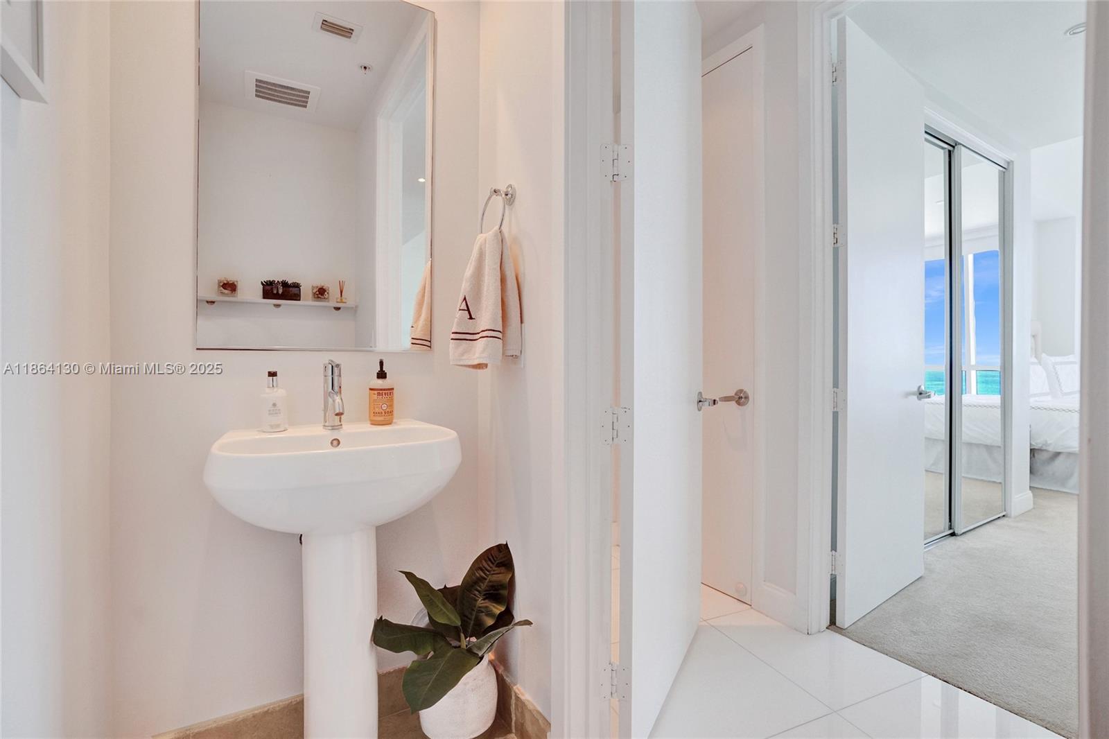 See details 3804 2 / 4 2174 sq. ft. $ 2025-08-22 0 Photo