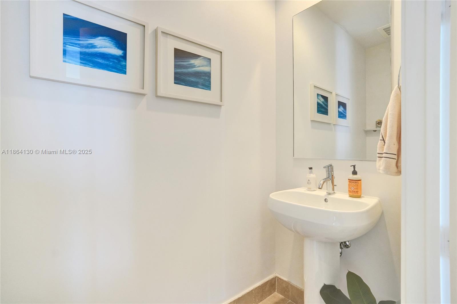See details 3804 2 / 4 2174 sq. ft. $ 2025-08-22 0 Photo