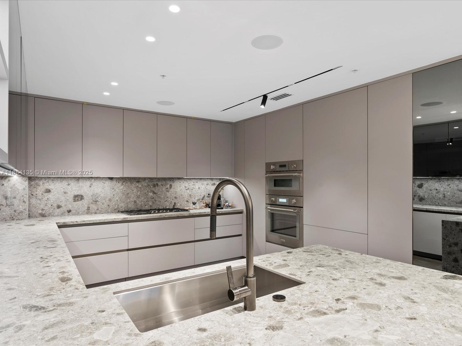 Photo of 3501 Ocean Dr  #V5, Hollywood, Florida, 33019 - 
