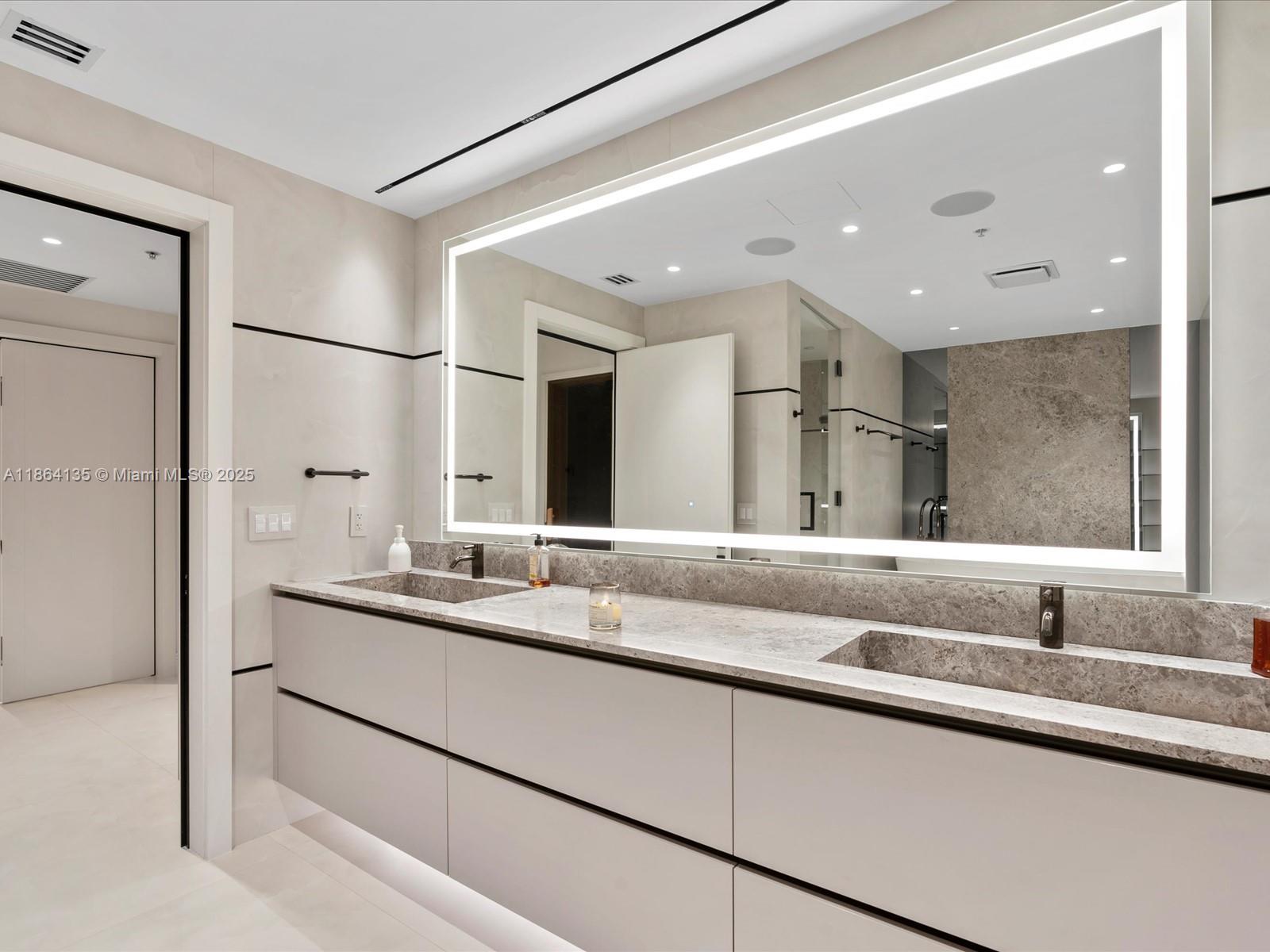 Photo of 3501 Ocean Dr  #V5, Hollywood, Florida, 33019 - 