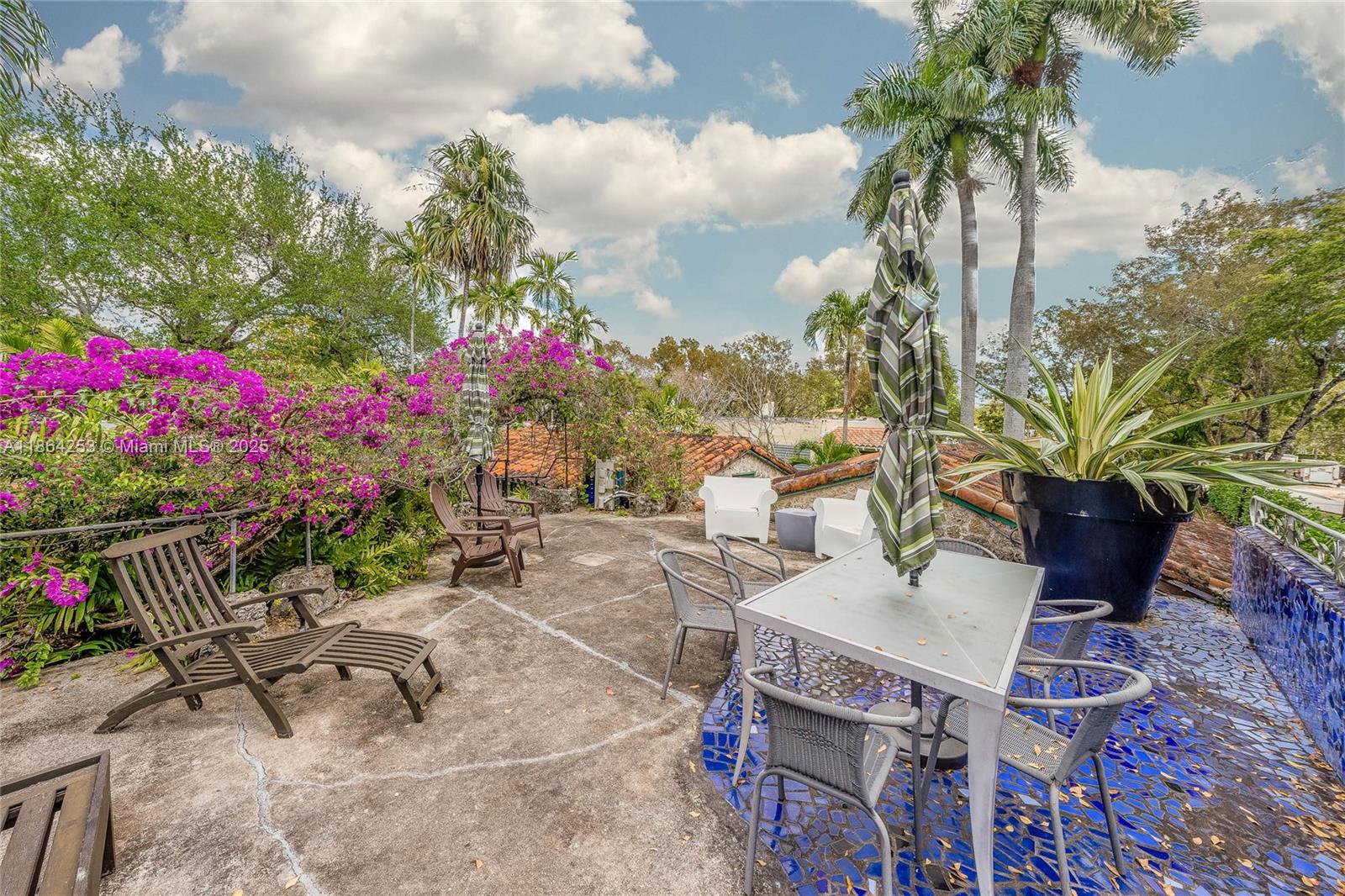 See details / 668 sq. ft. $ 2025-08-23 0 Photo