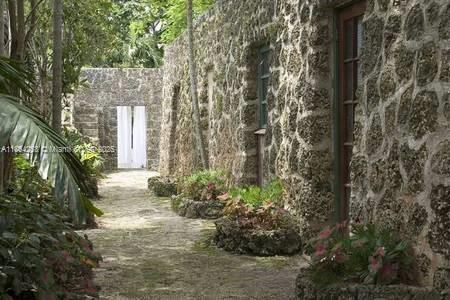 See details / 668 sq. ft. $ 2025-08-23 0 Photo