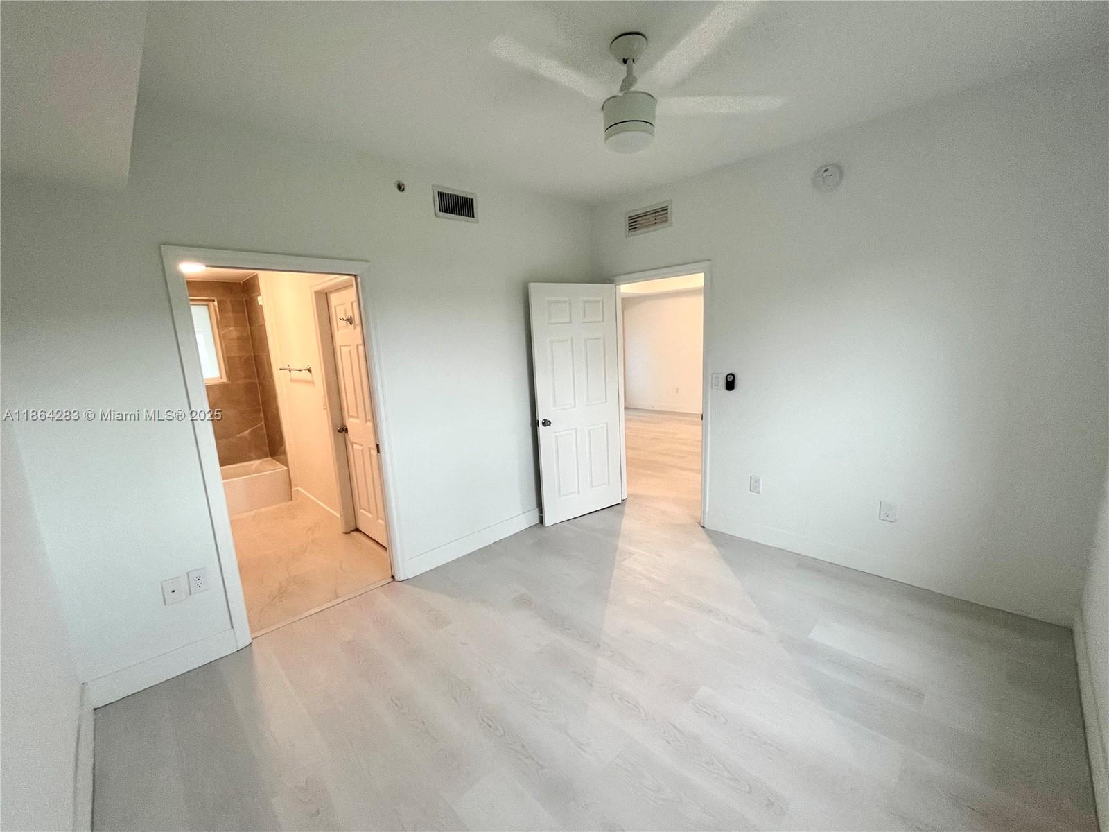 See details 302 1 / 1 720 sq. ft. $ 2025-08-24 0 Photo