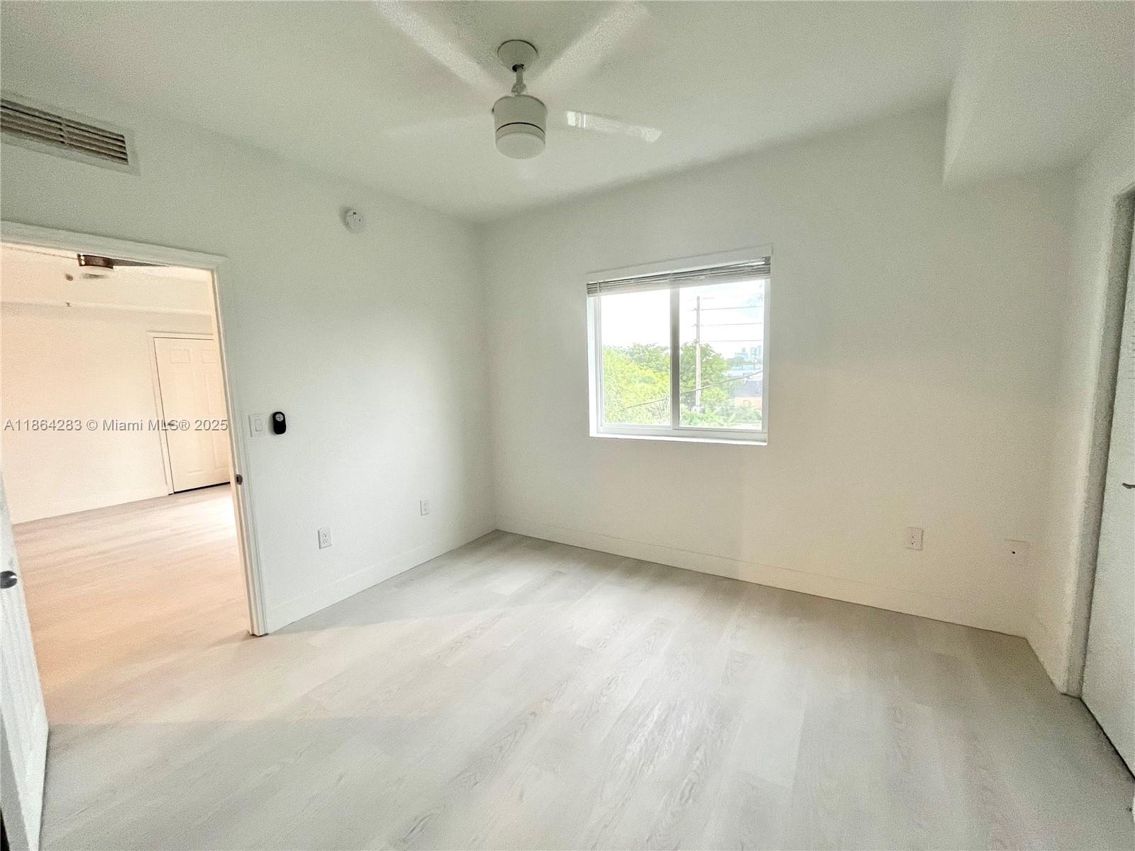 See details 302 1 / 1 720 sq. ft. $ 2025-08-24 0 Photo
