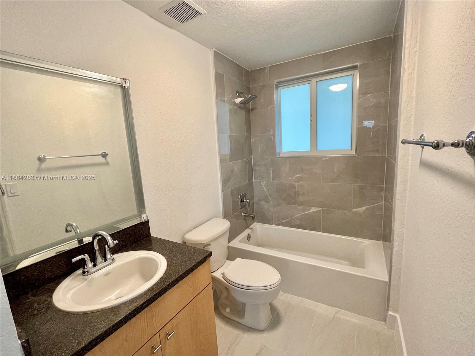 See details 302 1 / 1 720 sq. ft. $ 2025-08-24 0 Photo