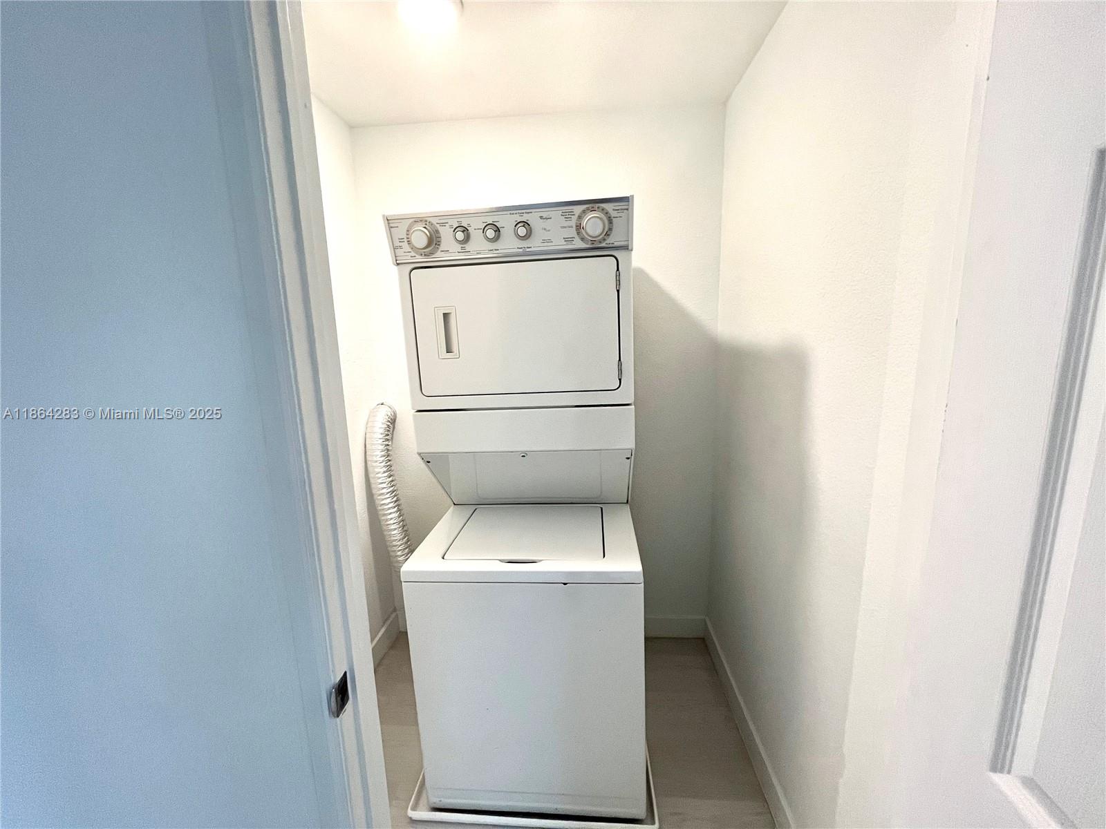 See details 302 1 / 1 720 sq. ft. $ 2025-08-24 0 Photo