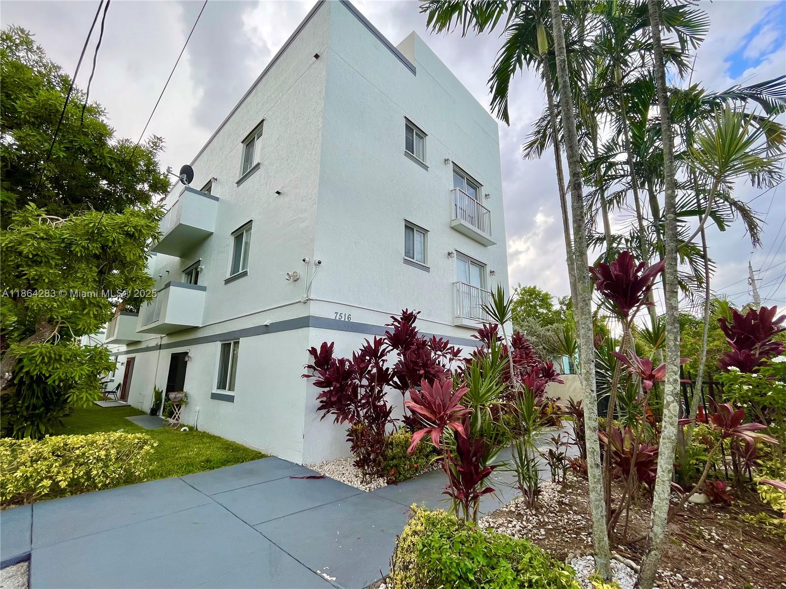 See details 302 1 / 1 720 sq. ft. $ 2025-08-24 0 Photo