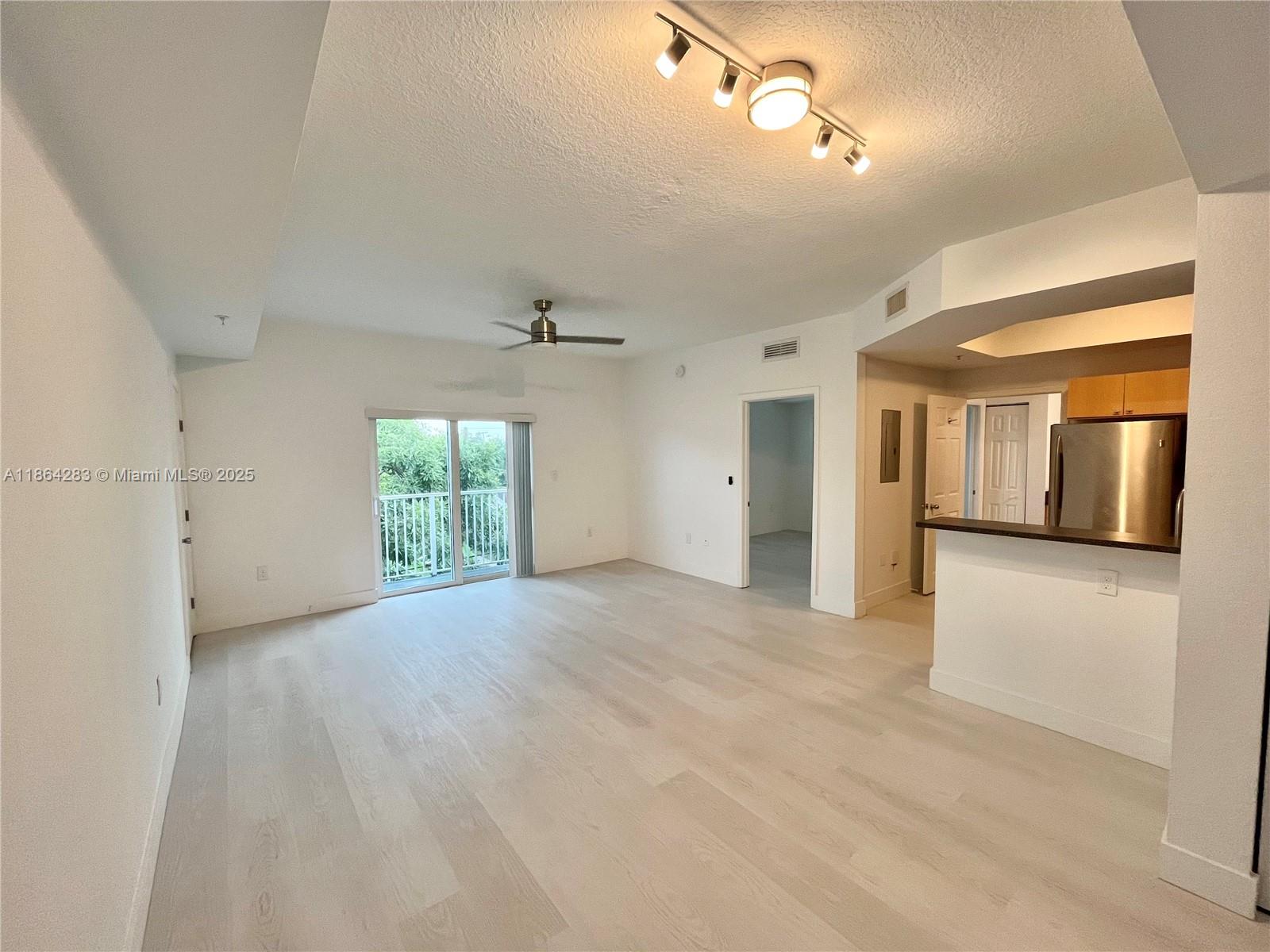 See details 302 1 / 1 720 sq. ft. $ 2025-08-24 0 Photo