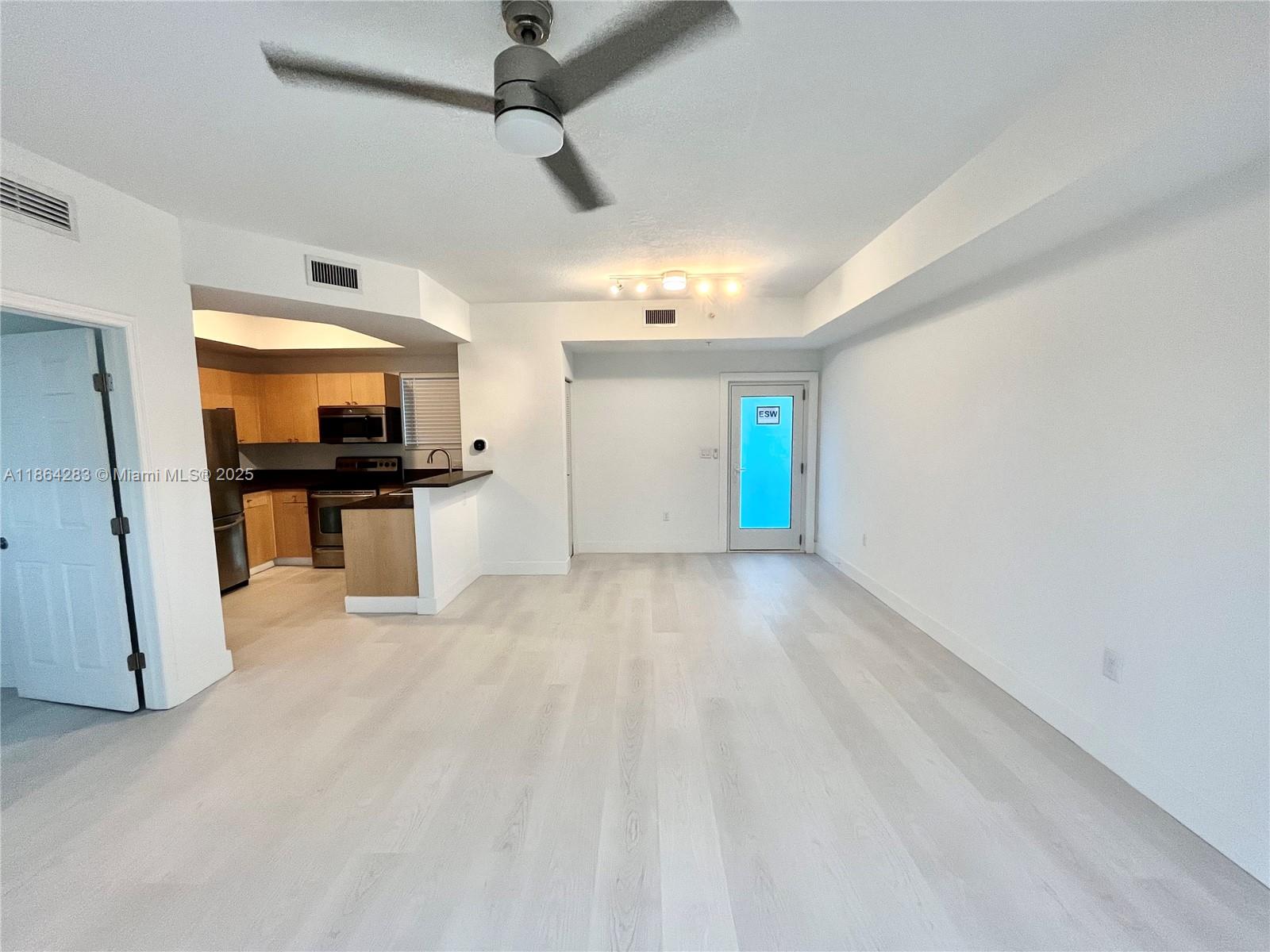 See details 302 1 / 1 720 sq. ft. $ 2025-08-24 0 Photo