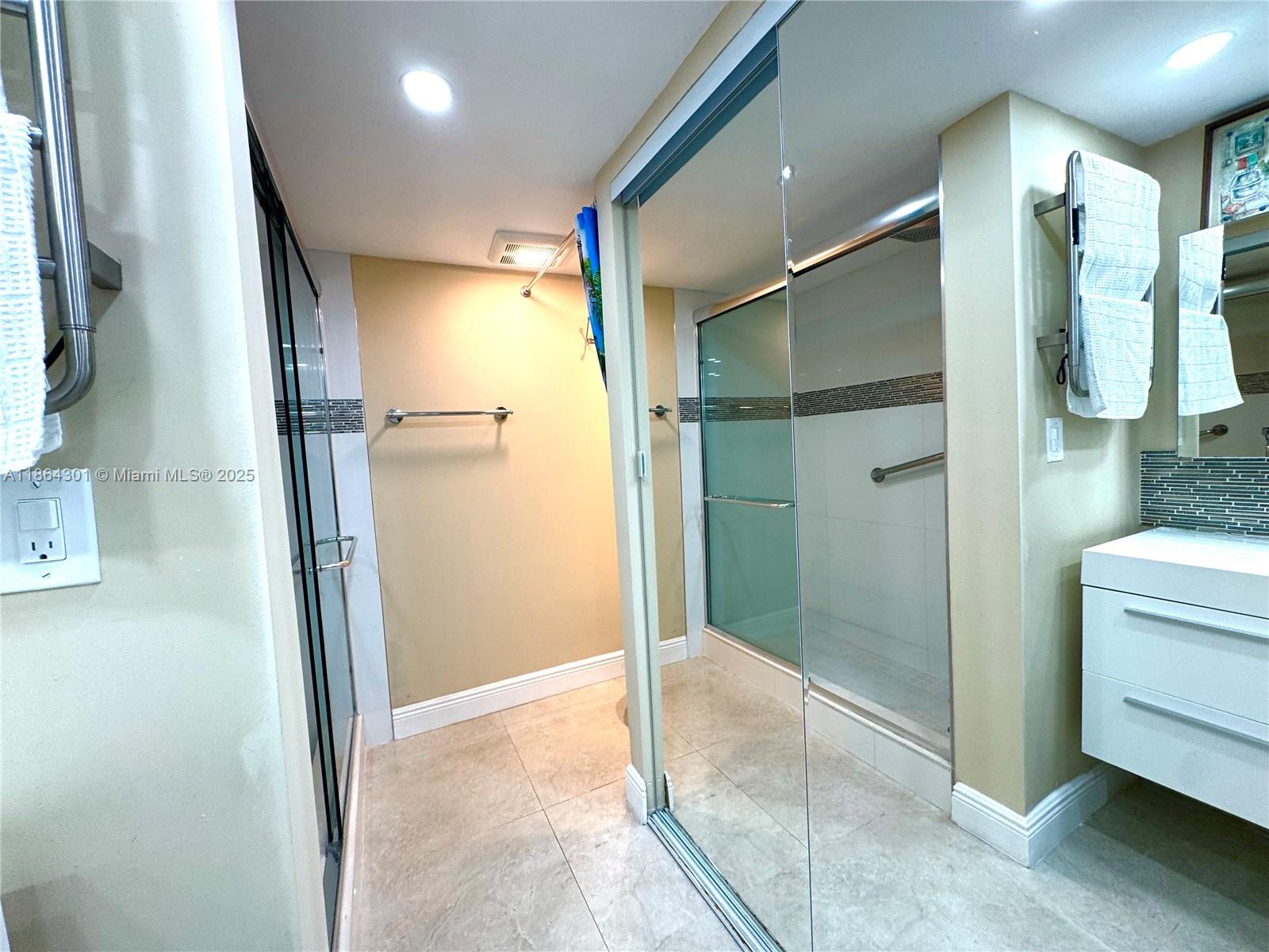See details 2415 0 / 1 762 sq. ft. $ 2025-08-23 0 Photo