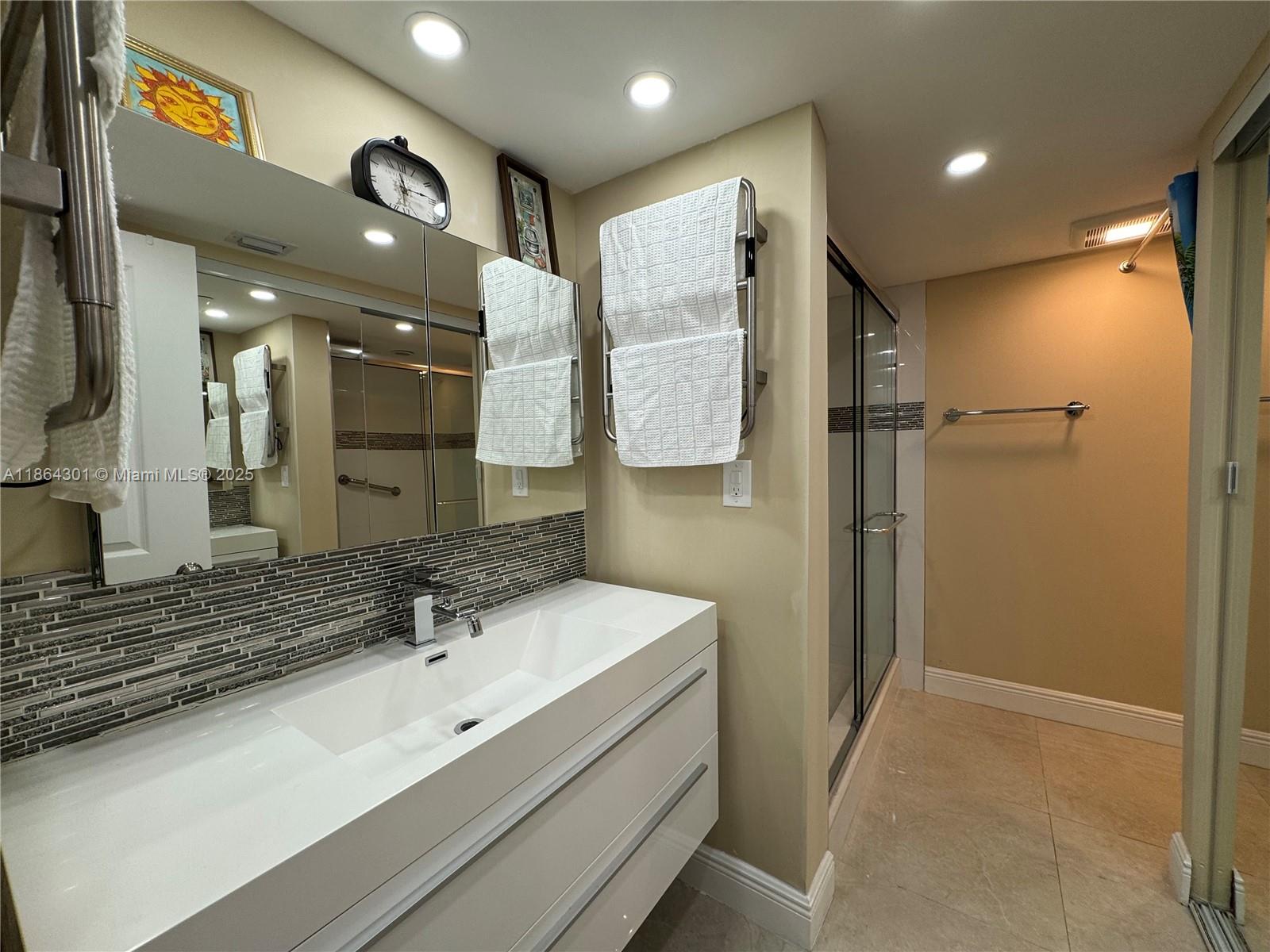 See details 2415 0 / 1 762 sq. ft. $ 2025-08-23 0 Photo
