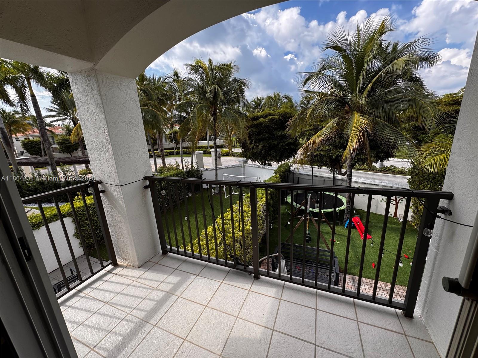 Photo of 876 Spinnaker Dr W  (876), Hollywood, Florida, 33019 - 