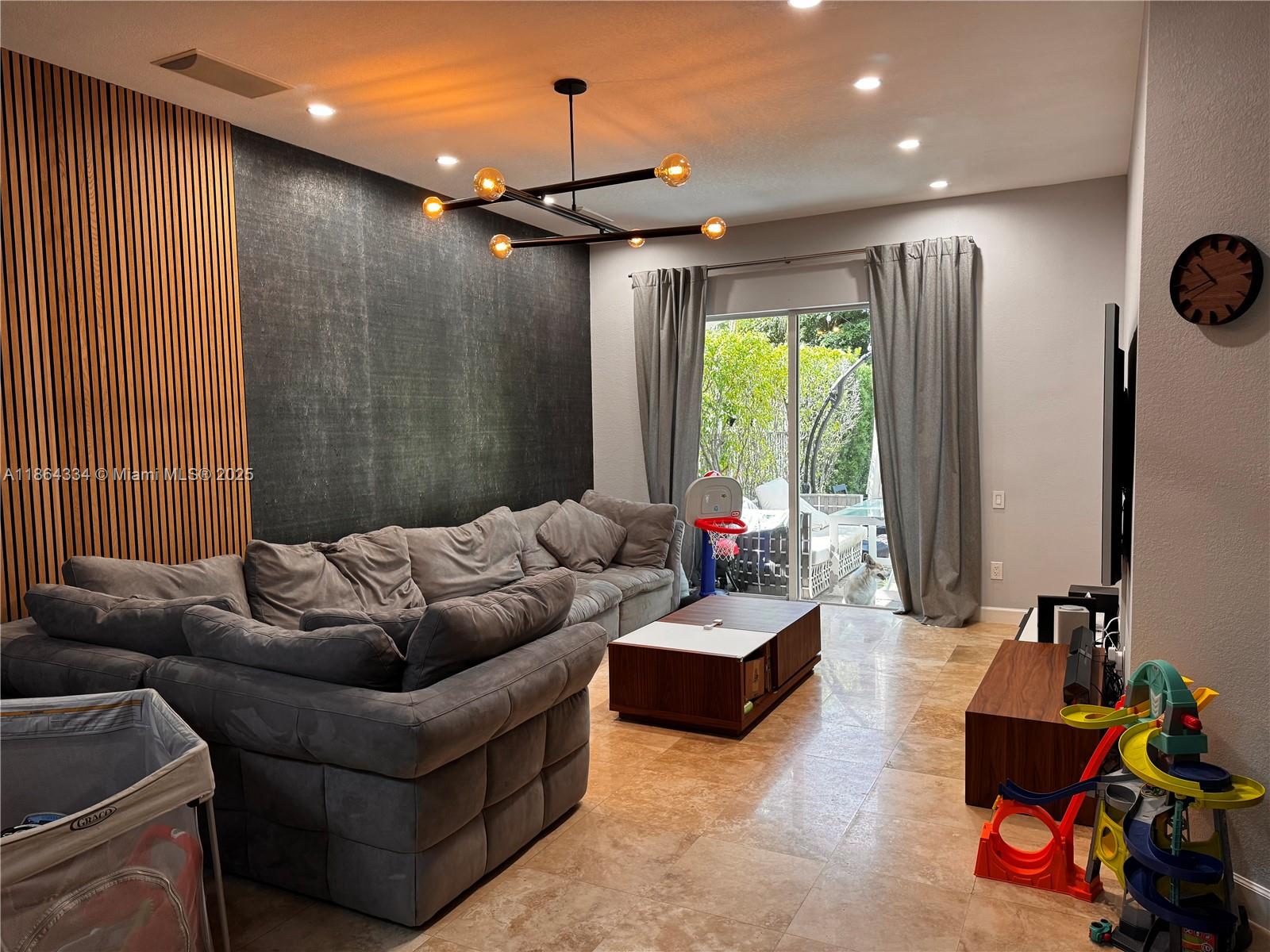 Photo of 876 Spinnaker Dr W (876), Hollywood, Florida, 33019 -
