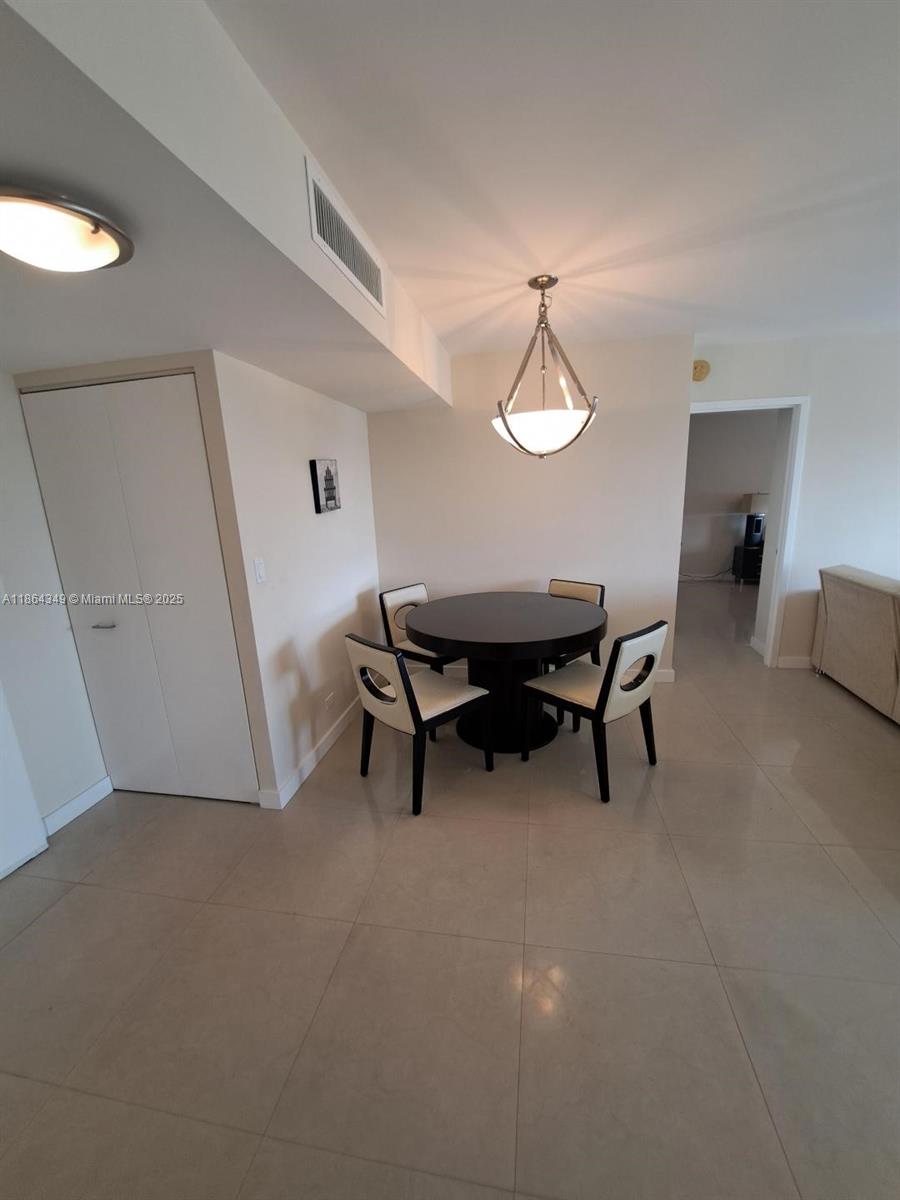 408 2 / 2 1233 sq. ft. $ 2025-08-23 0 Photo