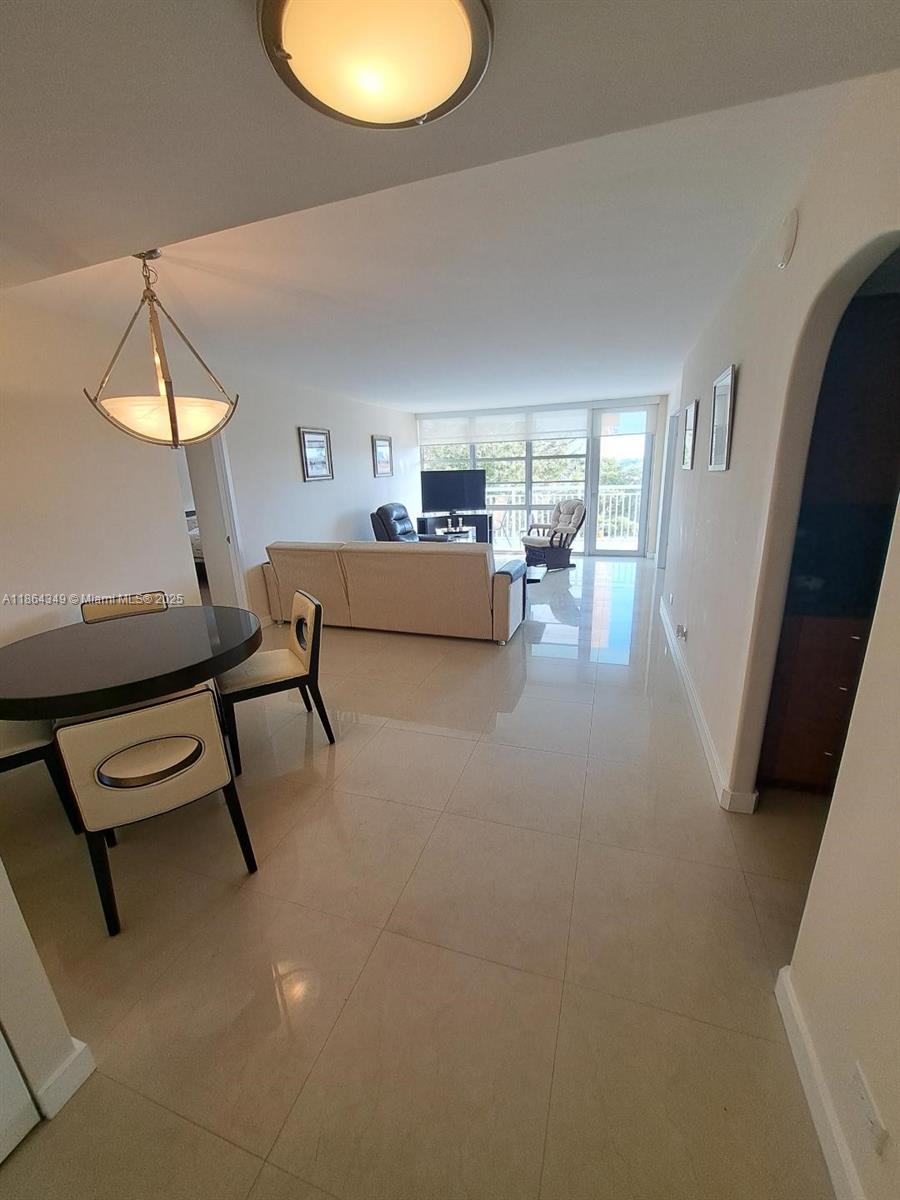 408 2 / 2 1233 sq. ft. $ 2025-08-23 0 Photo