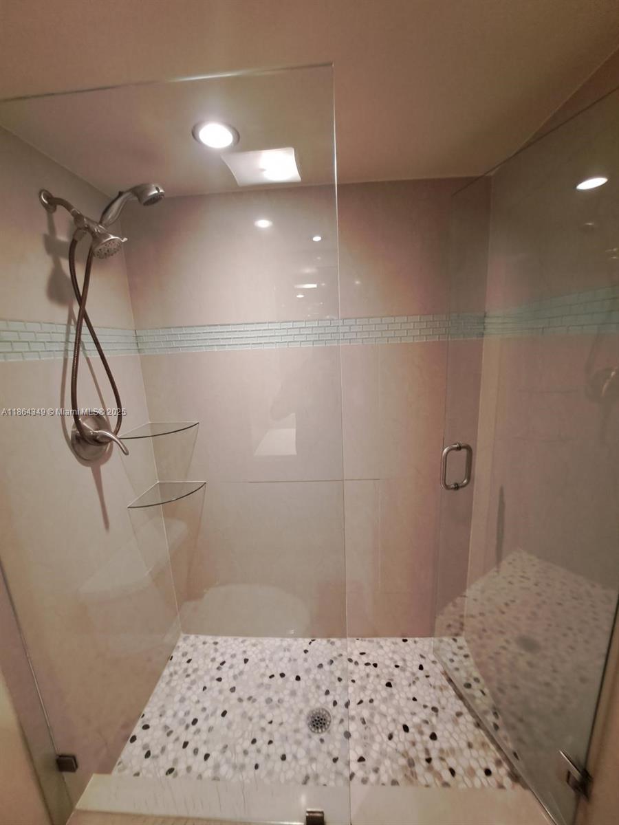 408 2 / 2 1233 sq. ft. $ 2025-08-23 0 Photo