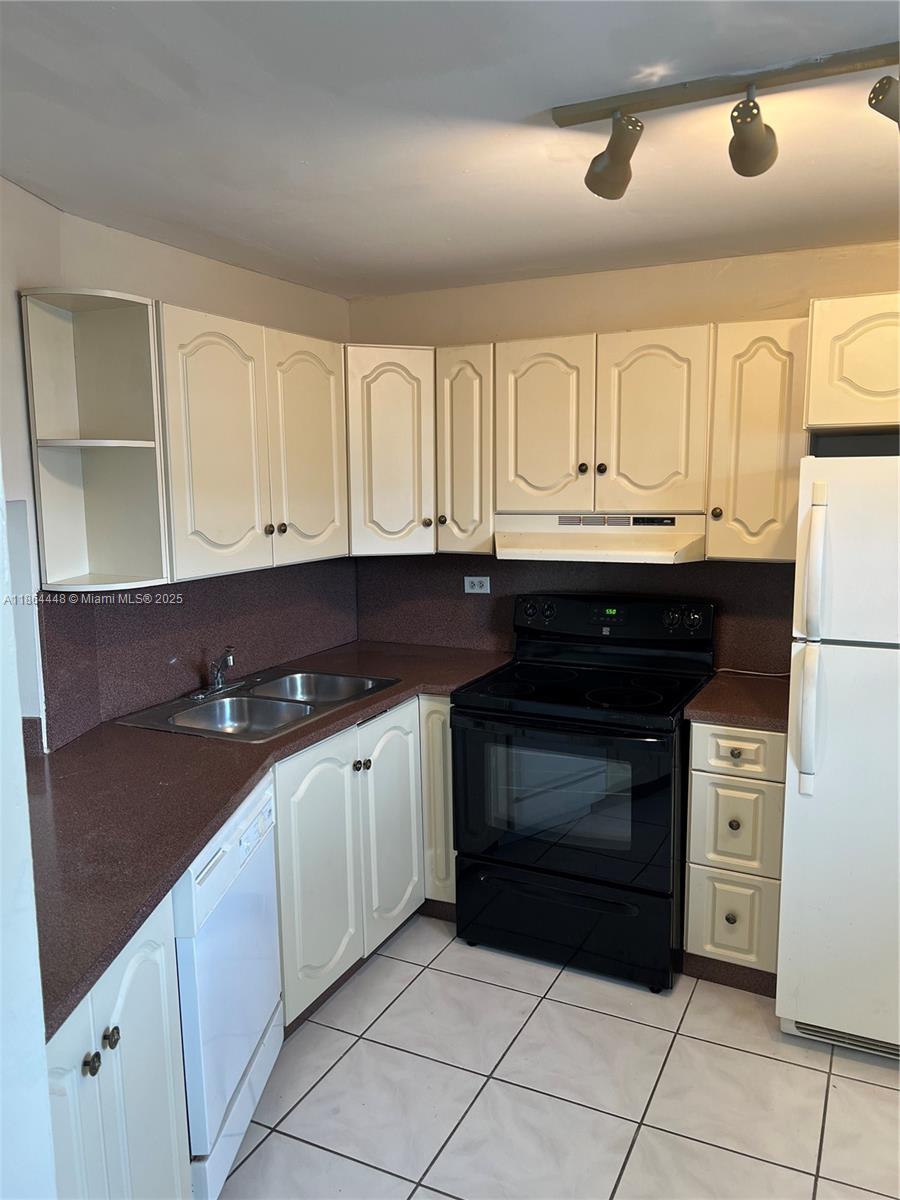 216-2 1 / 1 909 sq. ft. $ 2025-09-26 0 Photo