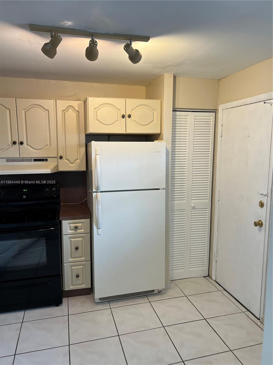 216-2 1 / 1 909 sq. ft. $ 2025-09-26 0 Photo