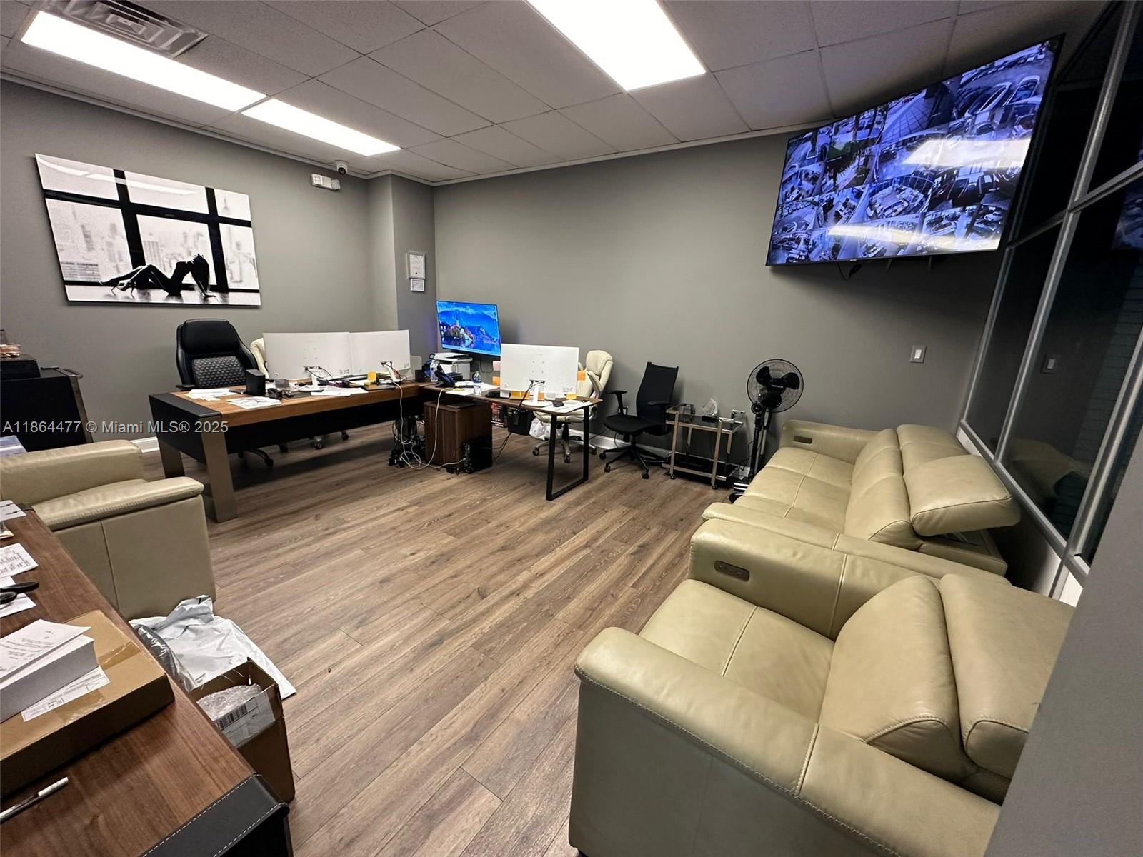 See details / sq. ft. $ 2025-08-23 0 Photo