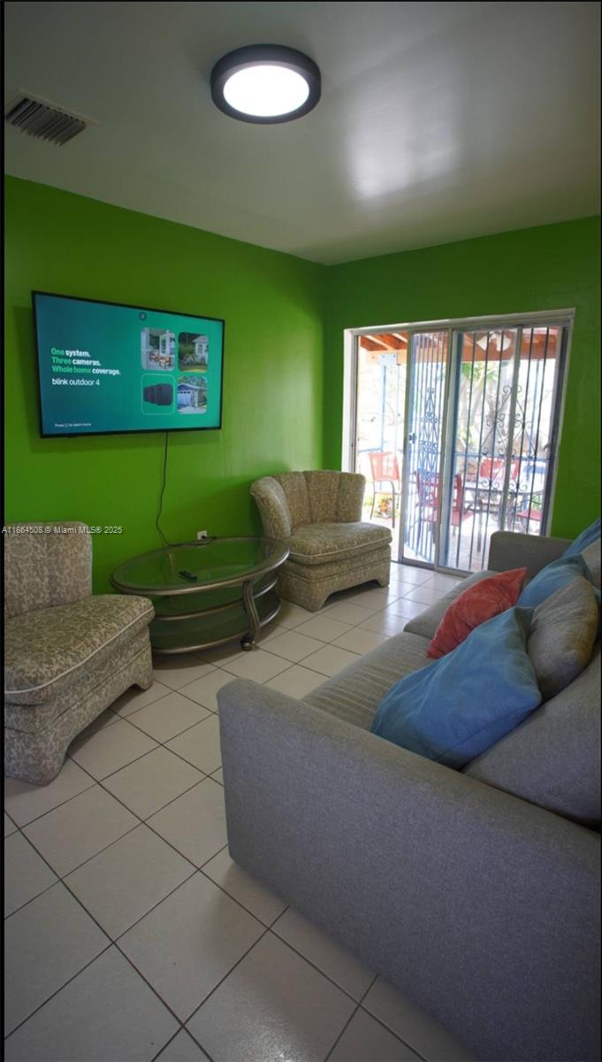 See details / 1200 sq. ft. $ 2025-08-25 0 Photo