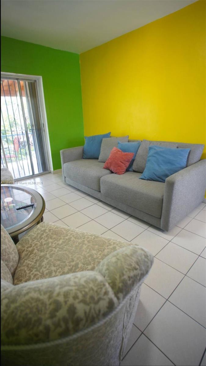 See details / 1200 sq. ft. $ 2025-08-25 0 Photo