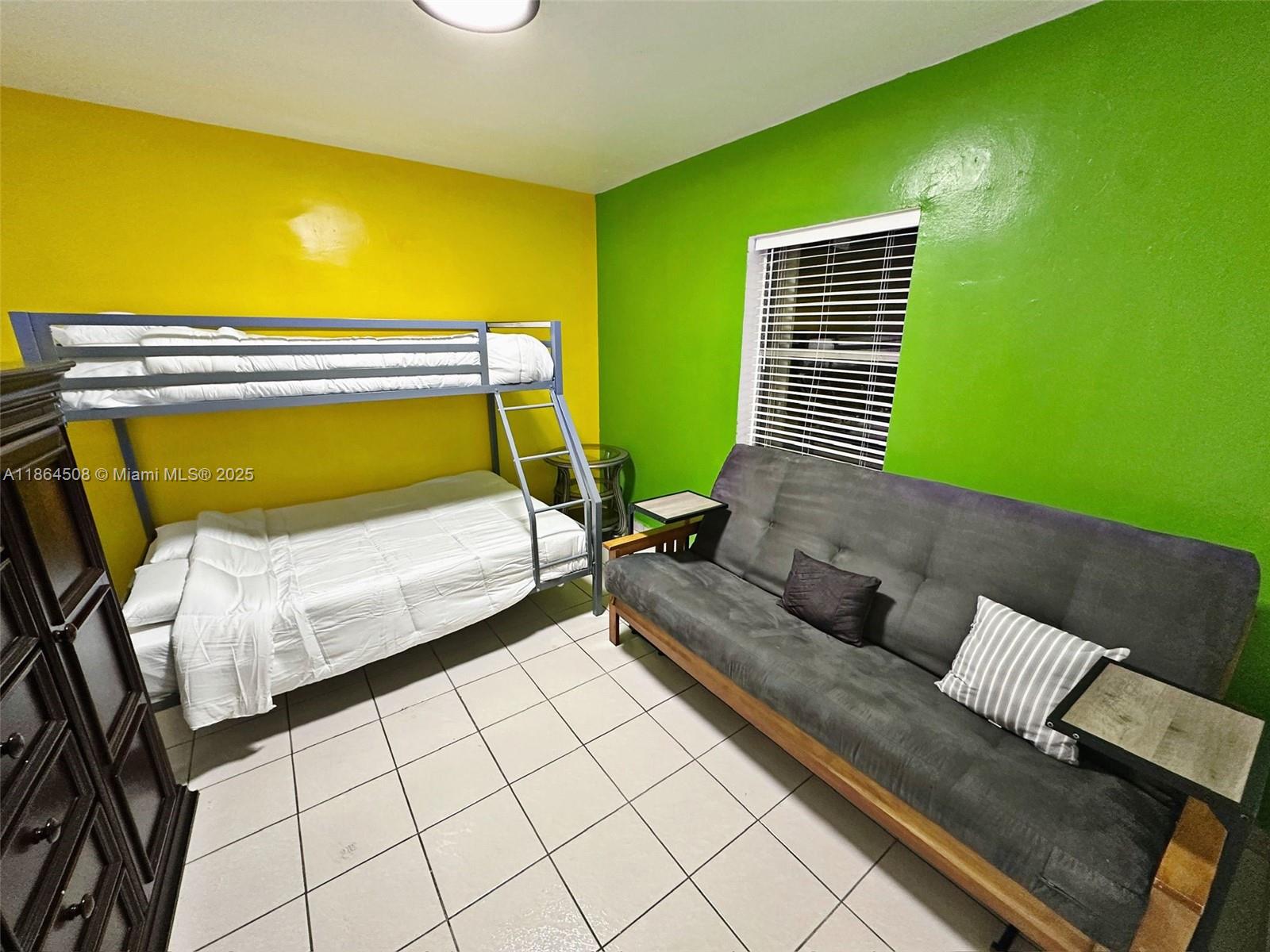 See details / 1200 sq. ft. $ 2025-08-25 0 Photo