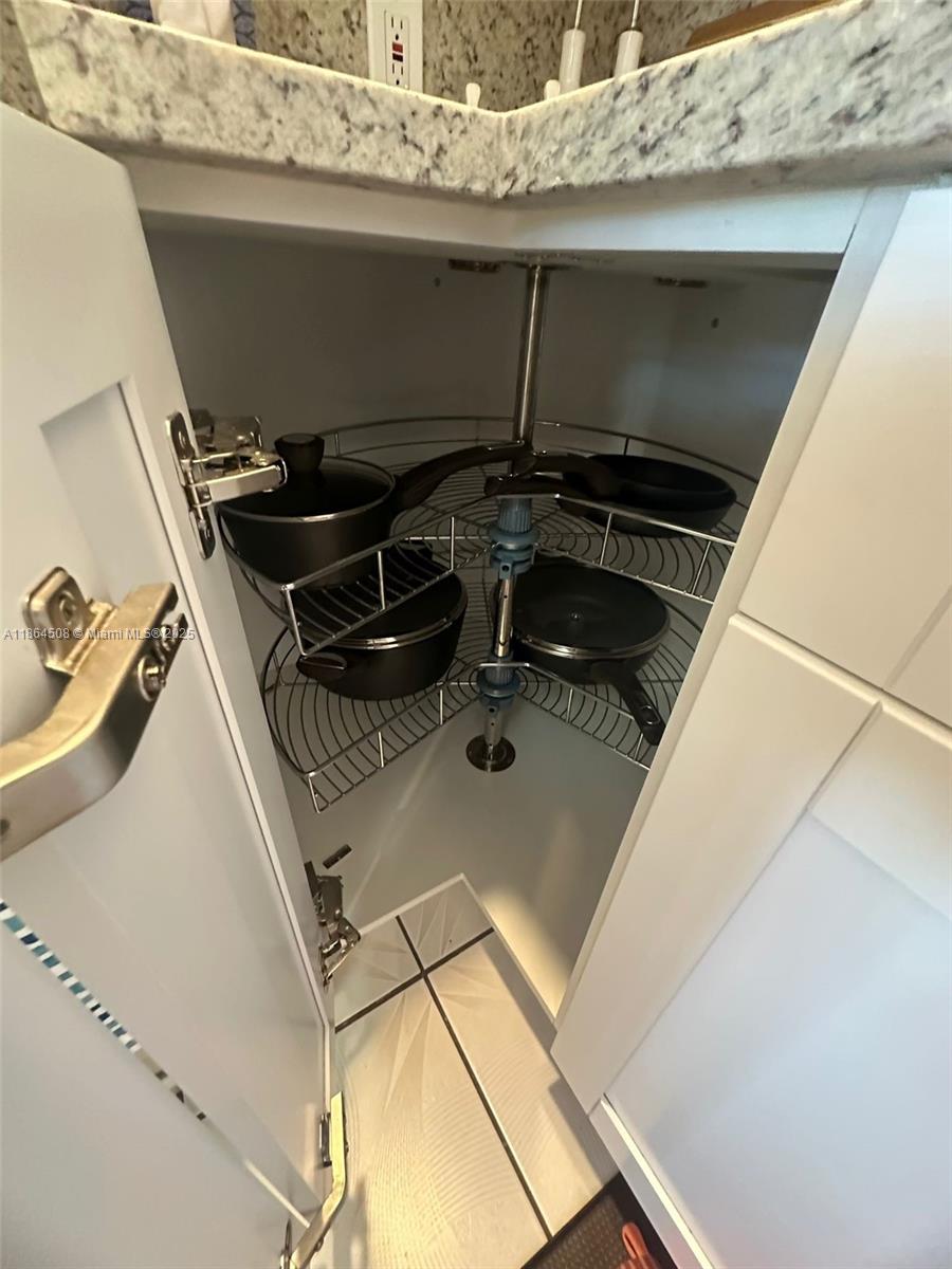 See details / 1200 sq. ft. $ 2025-08-25 0 Photo