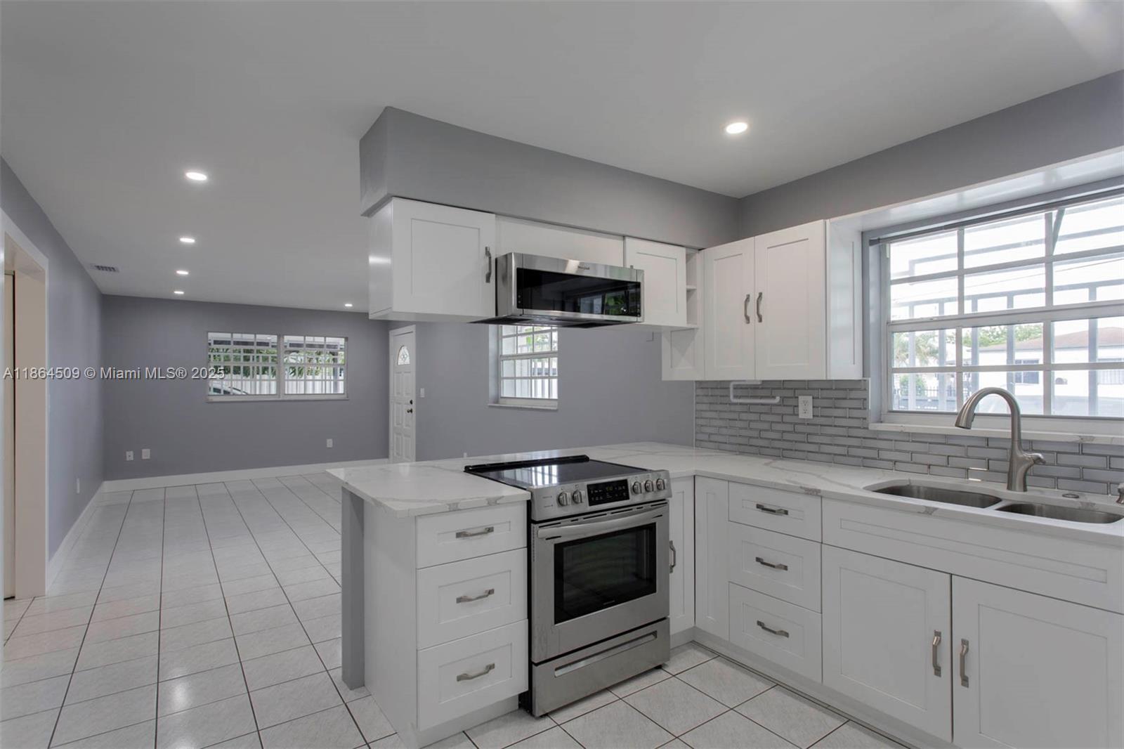 See details / 1992 sq. ft. $ 2025-08-26 0 Photo
