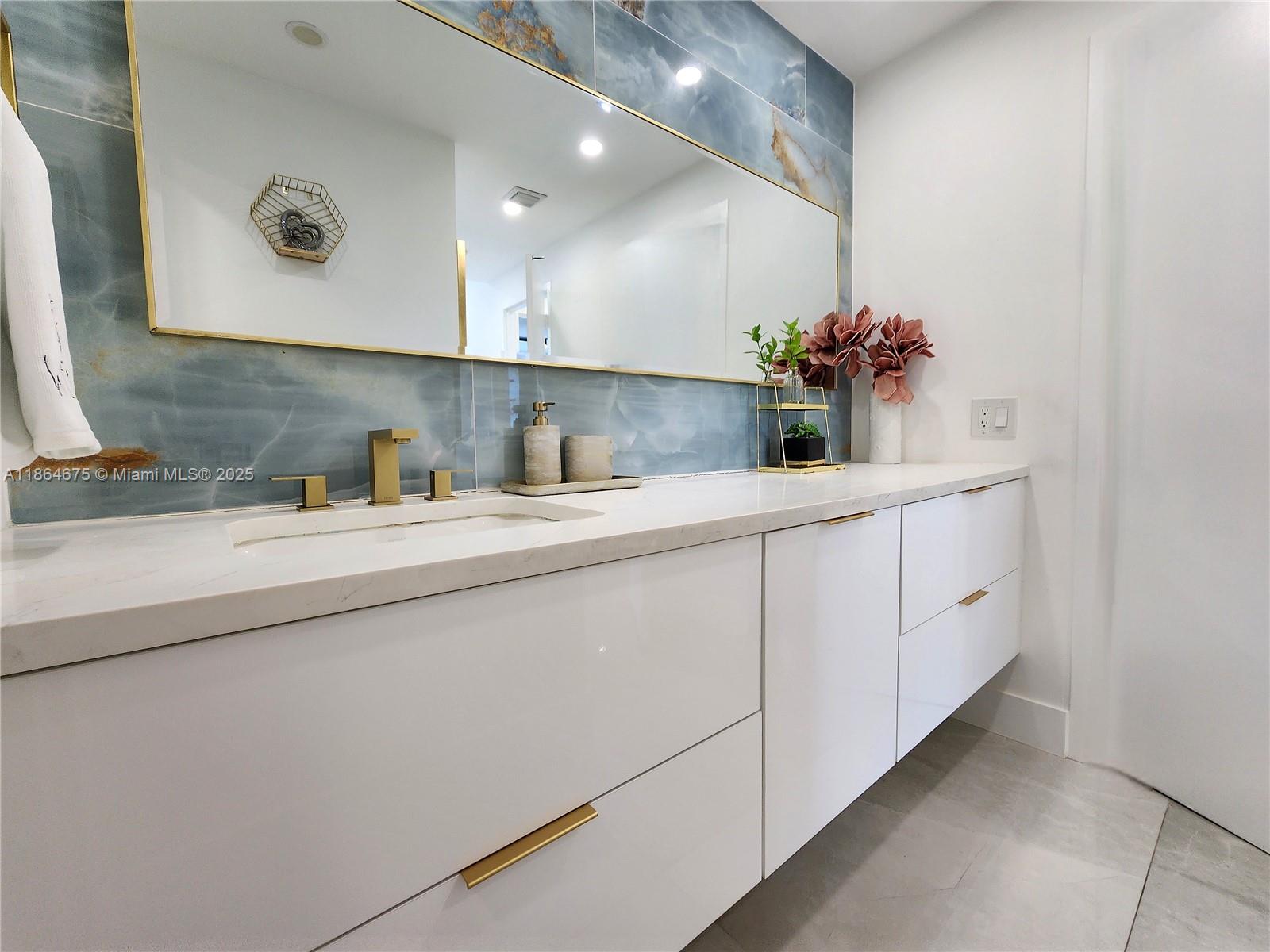 Photo of 3505 Ocean Dr  #1502, Hollywood, Florida, 33019 - 