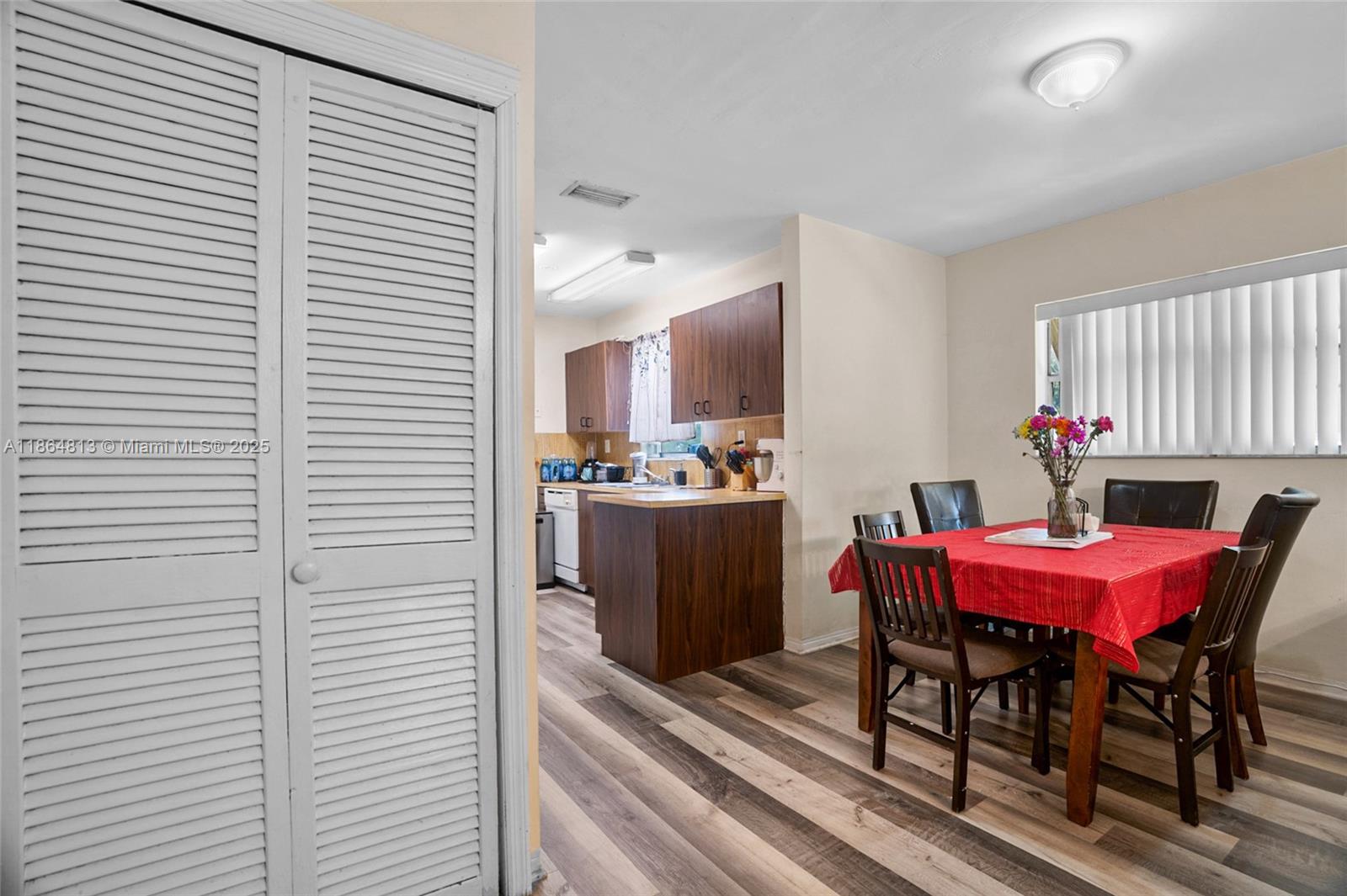   /  2506 sq. ft. $ 2025-08-25 0 Photo