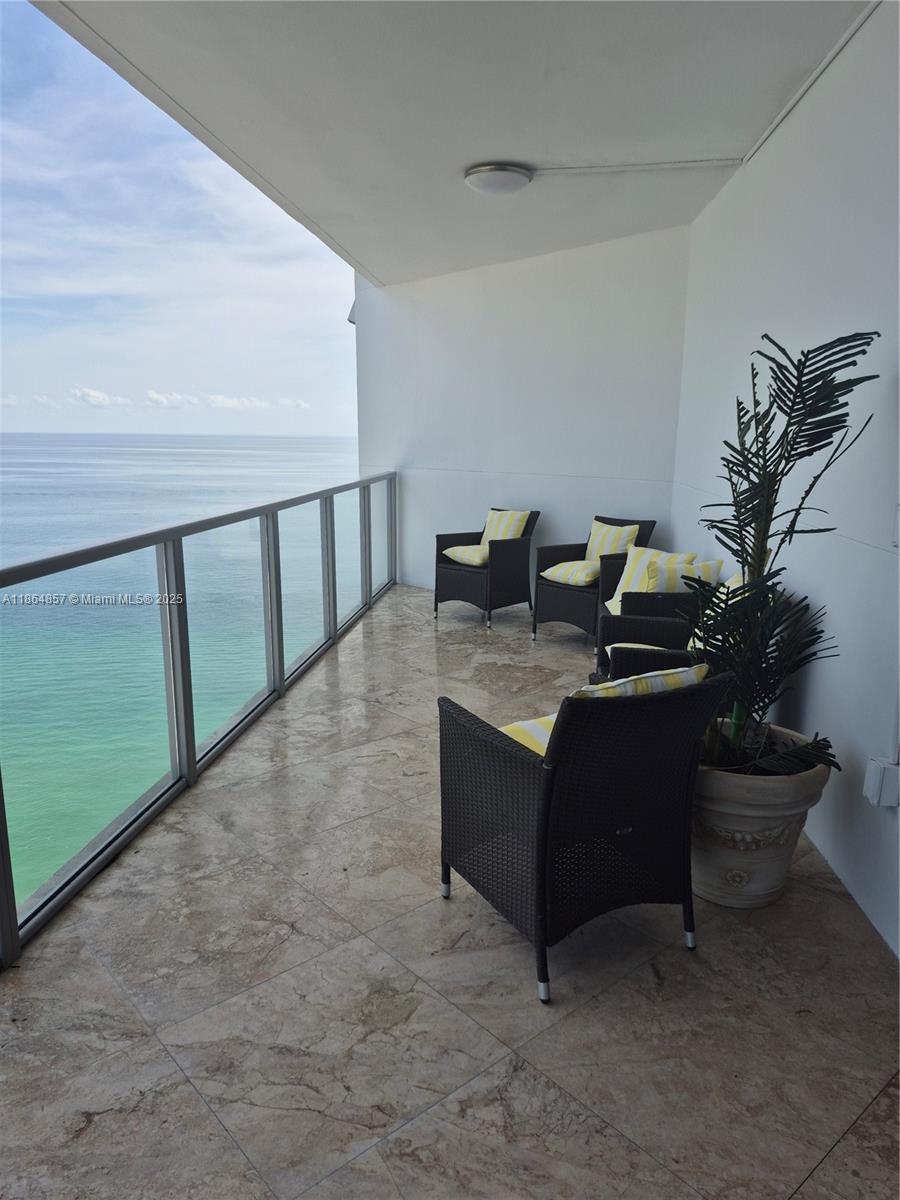 Photo of 3101 Ocean Dr  #2707, Hollywood, Florida, 33019 - 