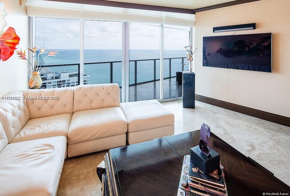 Photo of 3101 Ocean Dr  #2707, Hollywood, Florida, 33019 - 