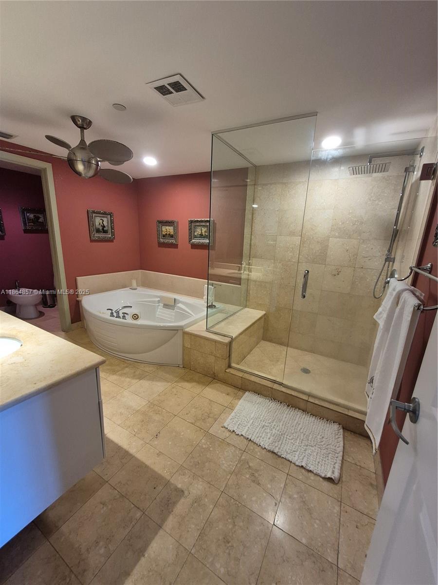 Photo of 3101 Ocean Dr  #2707, Hollywood, Florida, 33019 - Master Batharoom