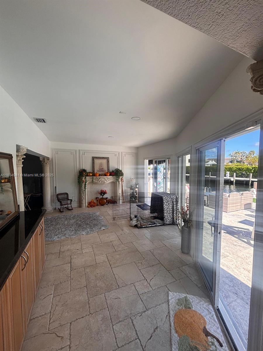 See details 4220 3 / 3 2603 sq. ft. $ 2025-10-20 0 Photo