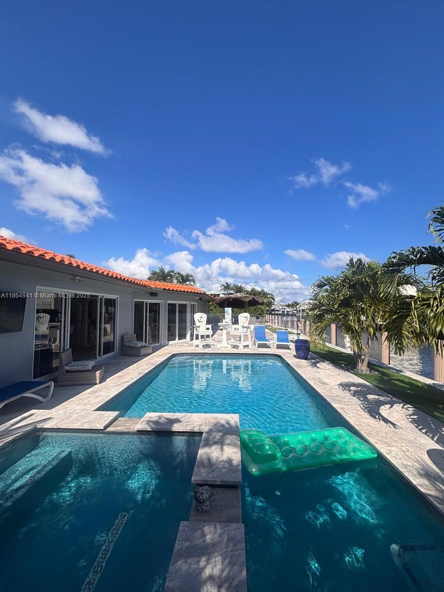 See details 4220 3 / 3 2603 sq. ft. $ 2025-10-20 0 Photo