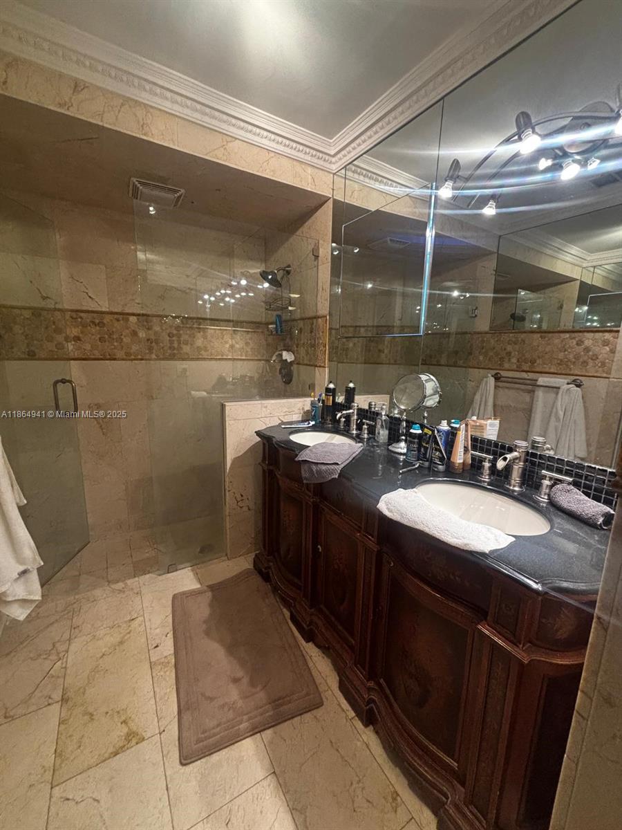 See details 4220 3 / 3 2603 sq. ft. $ 2025-10-20 0 Photo