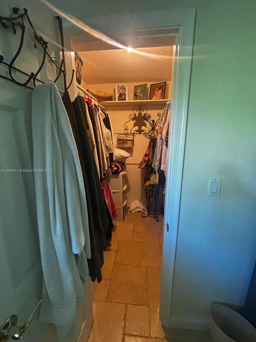 See details 4220 3 / 3 2603 sq. ft. $ 2025-10-20 0 Photo