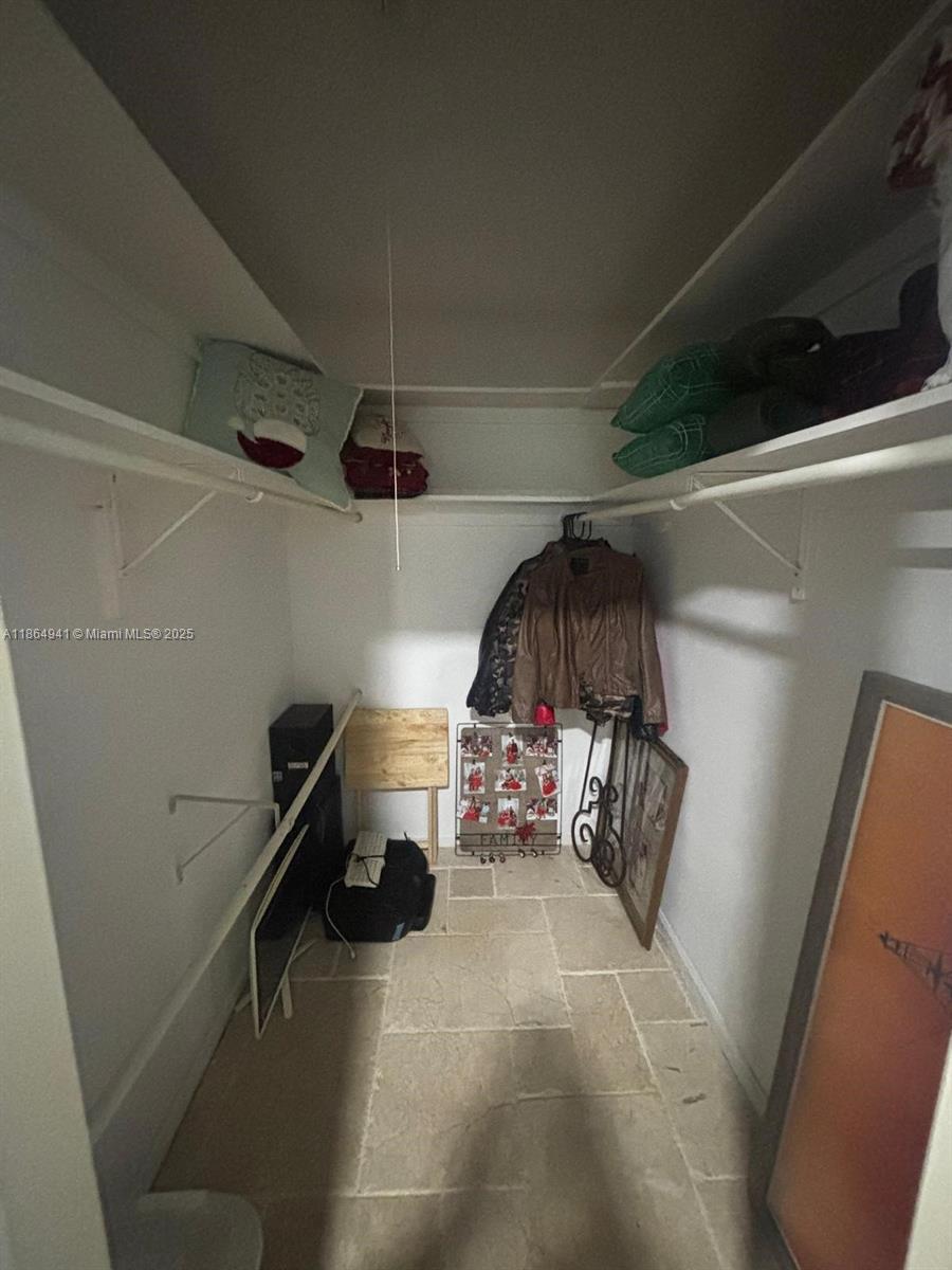 See details 4220 3 / 3 2603 sq. ft. $ 2025-10-20 0 Photo