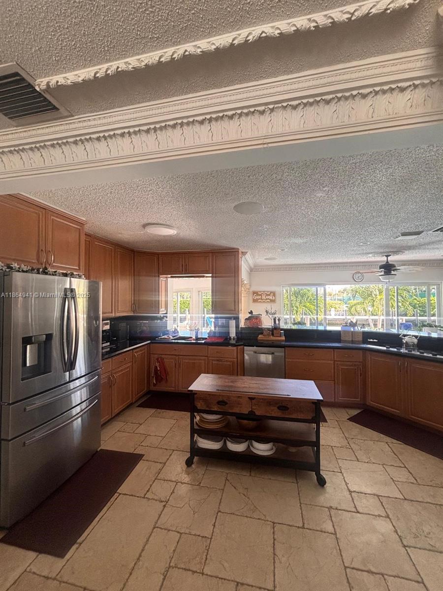 See details 4220 3 / 3 2603 sq. ft. $ 2025-10-20 0 Photo