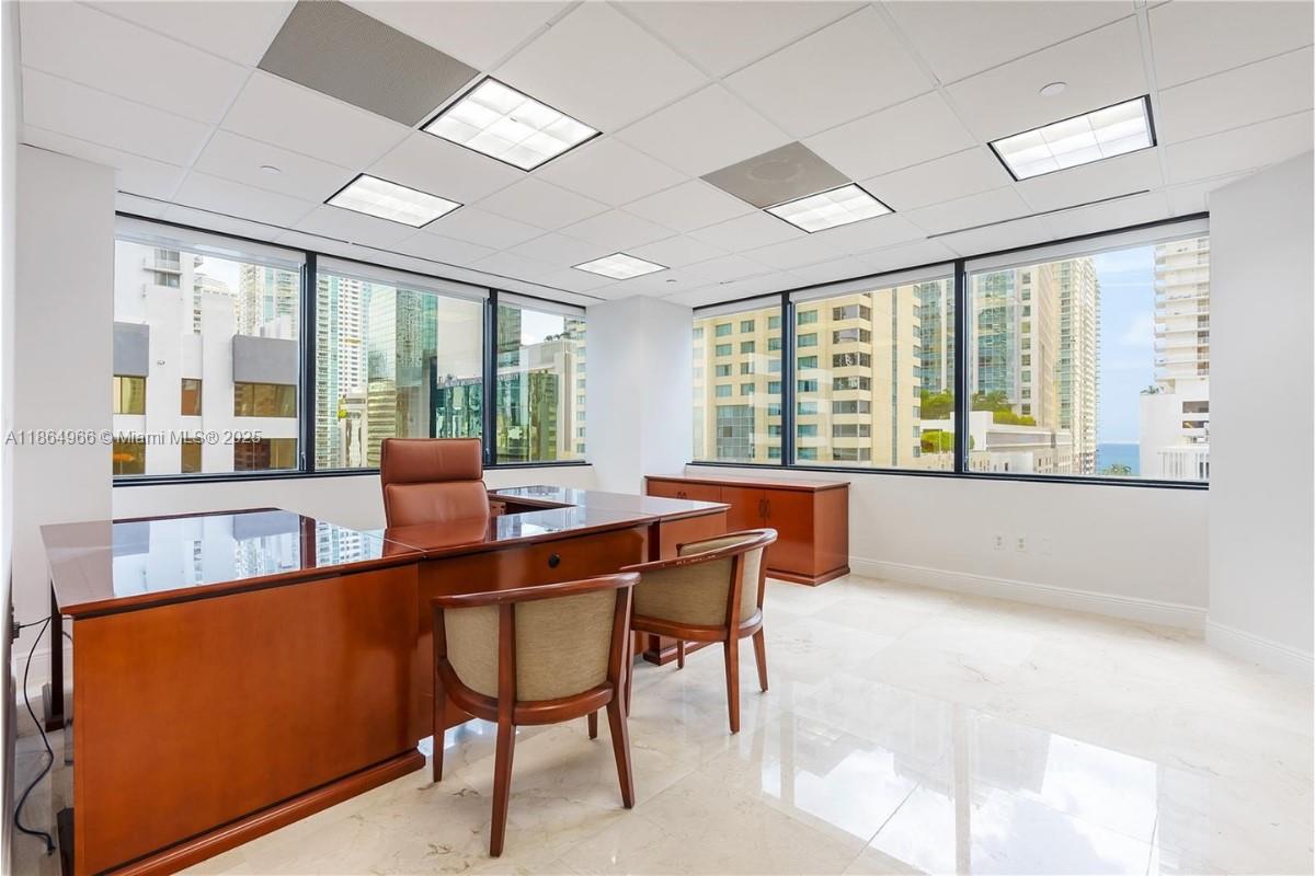 850  /   sq. ft. $ 2025-08-25 0 foto