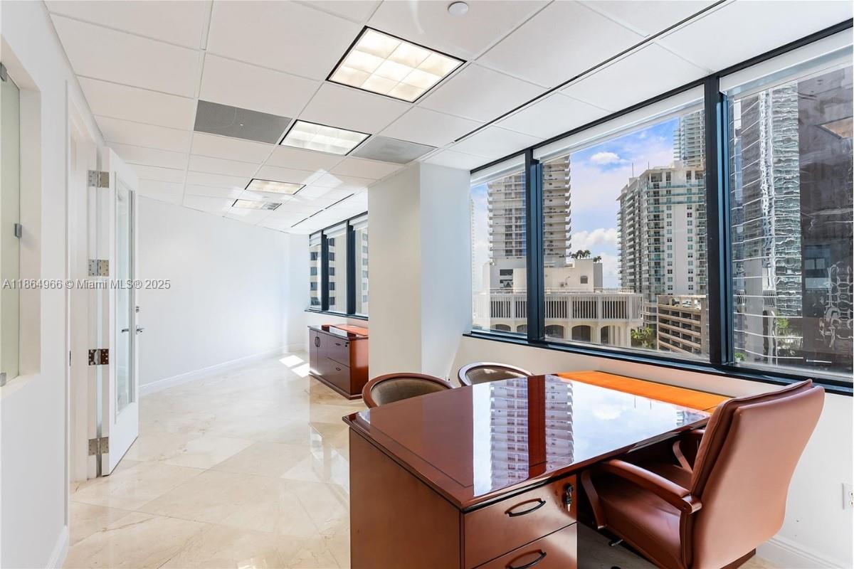 850  /   sq. ft. $ 2025-08-25 0 foto