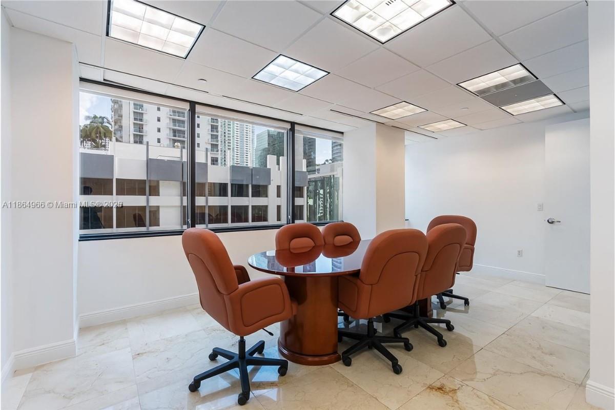 850  /   sq. ft. $ 2025-08-25 0 foto