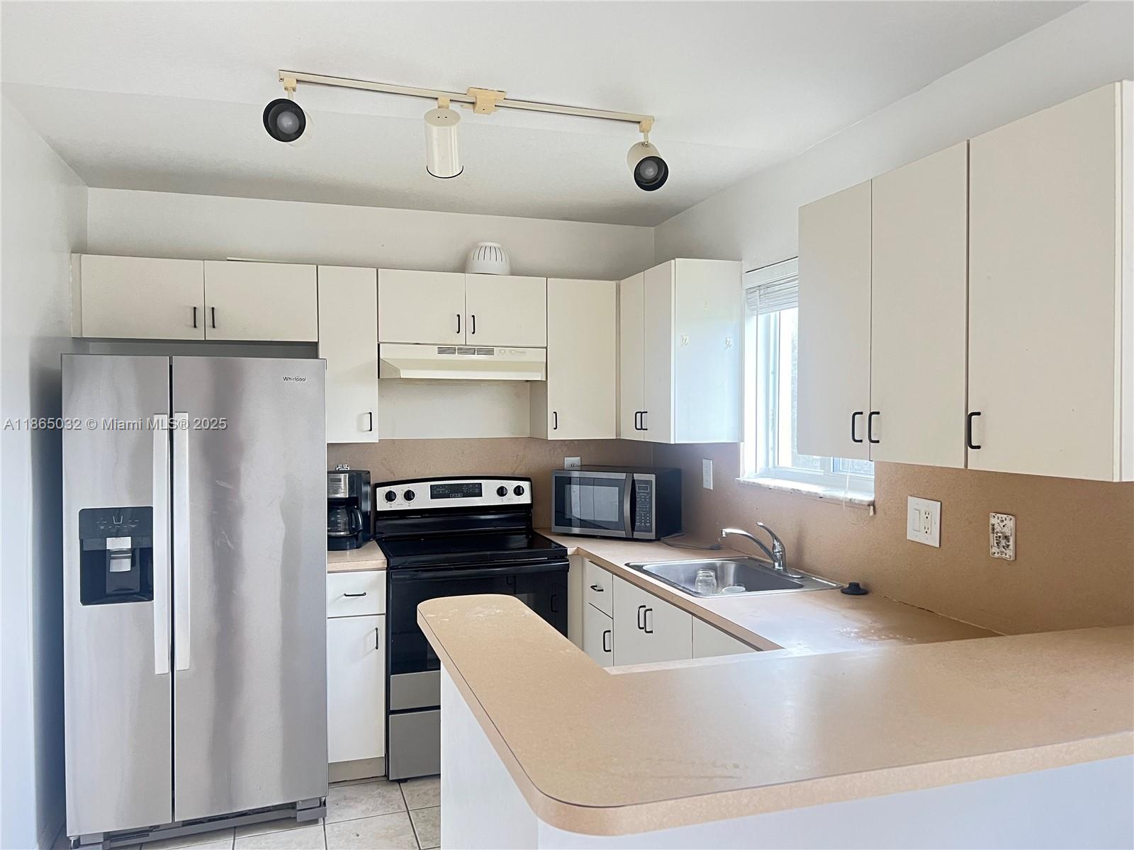 Подробнее 201 3 / 2 1176 кв.футов $ 2025-10-08 0 Фото