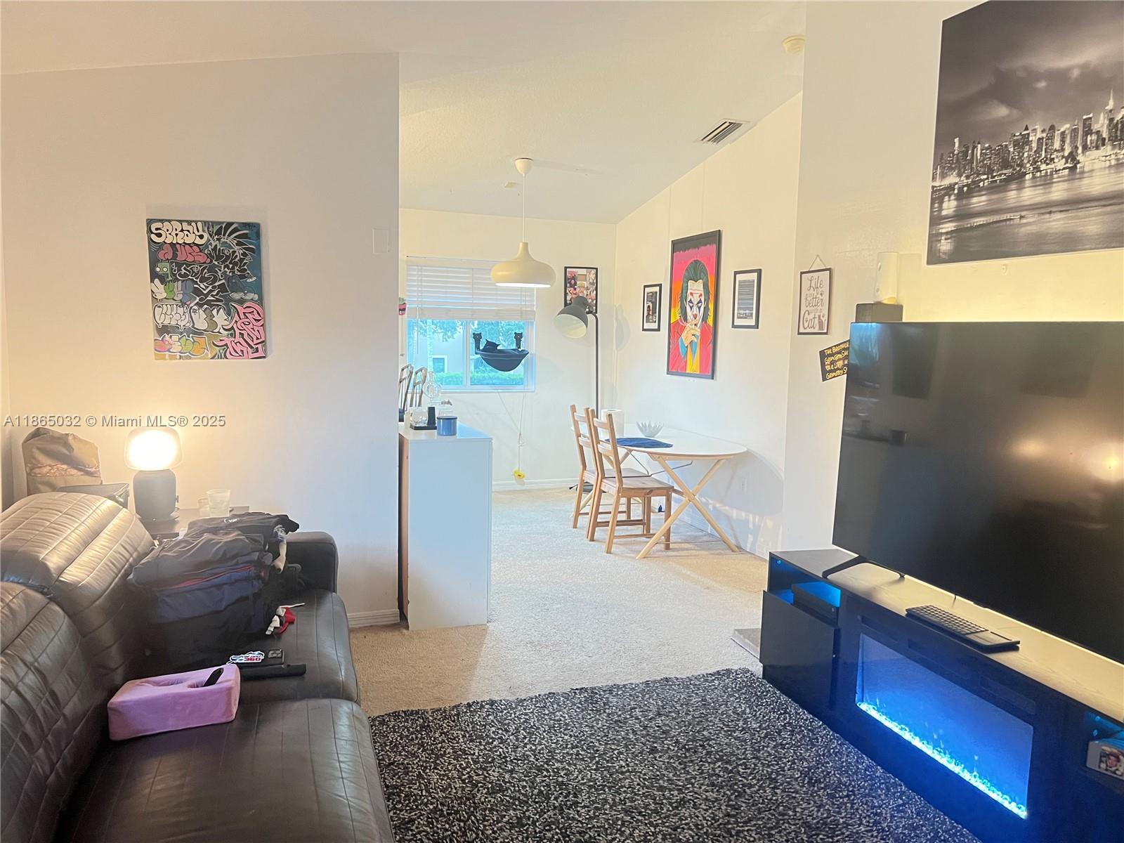 Подробнее 201 3 / 2 1176 кв.футов $ 2025-10-08 0 Фото