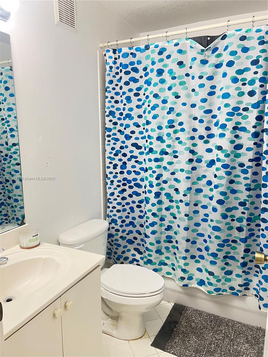 Подробнее 201 3 / 2 1176 кв.футов $ 2025-10-08 0 Фото